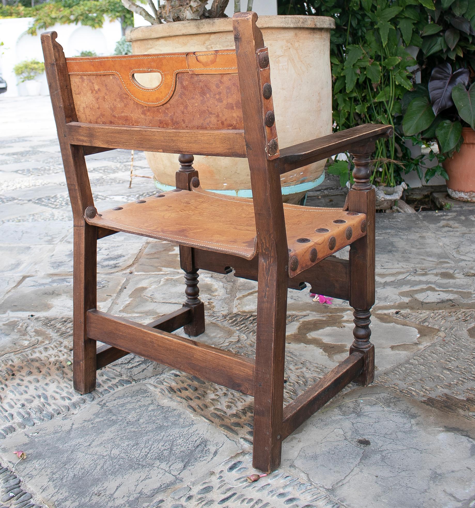 20th Century Spanish Friar's Armchair of Carved Wood and Leather For Sale