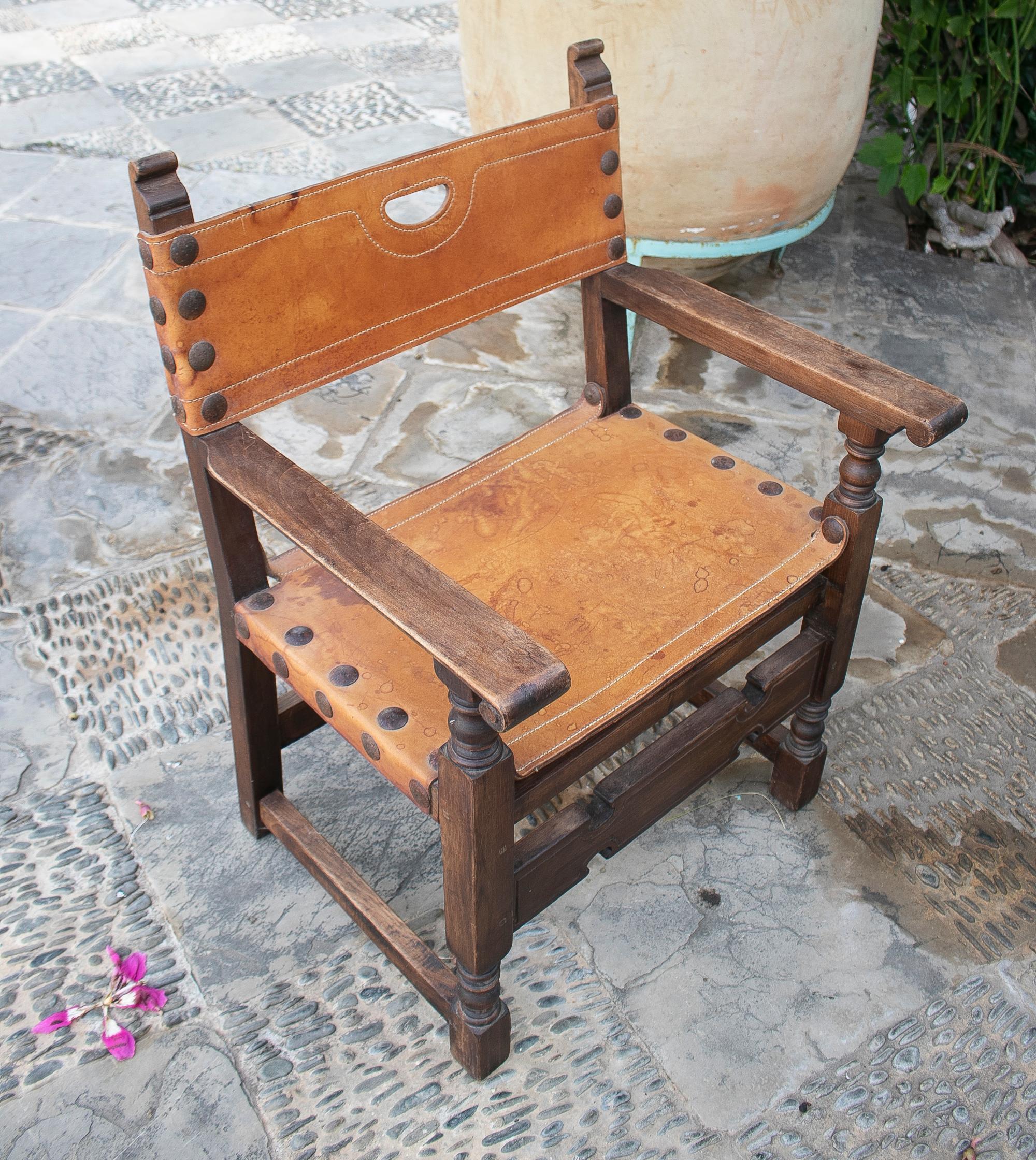 Spanish Friar's Armchair of Carved Wood and Leather For Sale 1