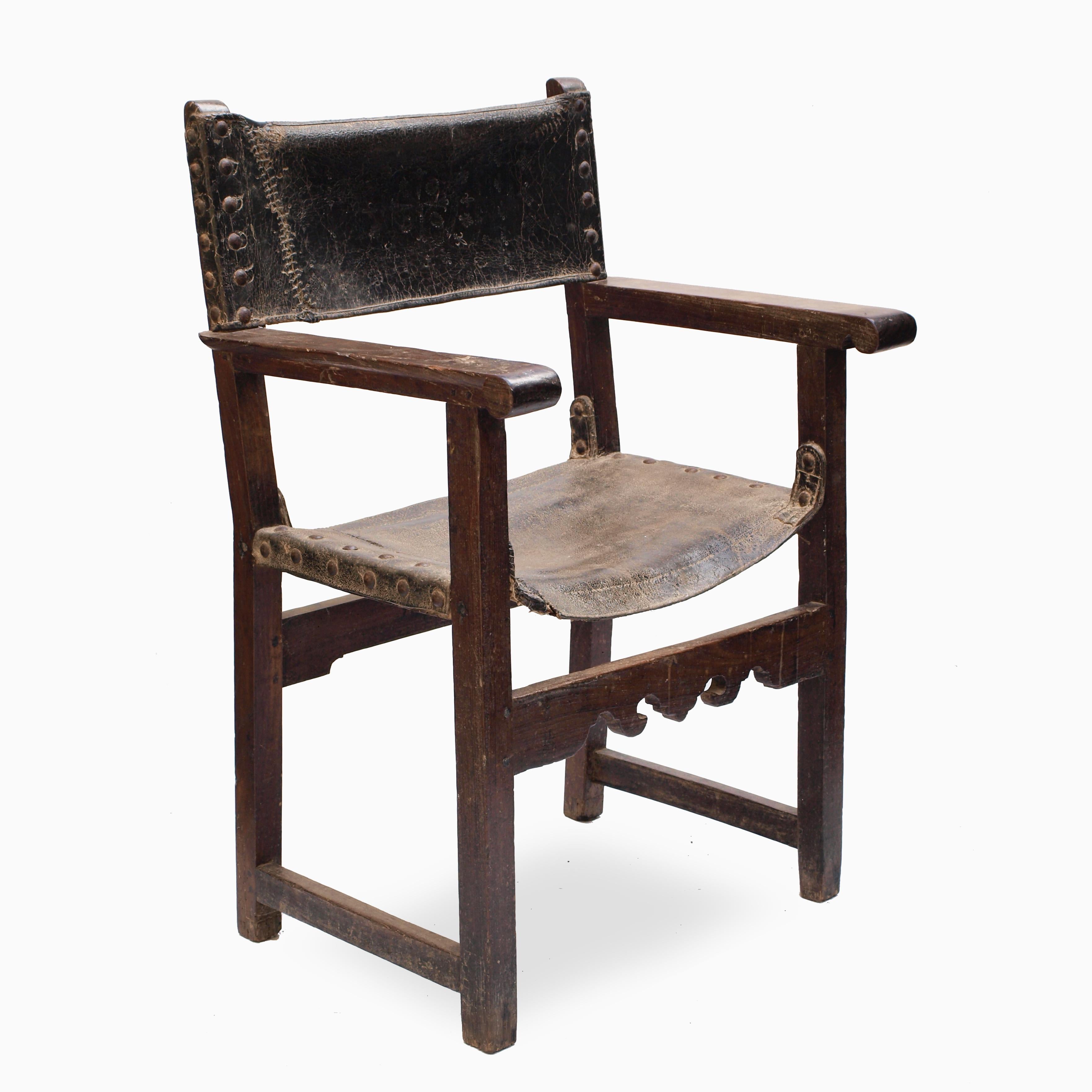 17th Century Spanish Leather and Oak Chair 6