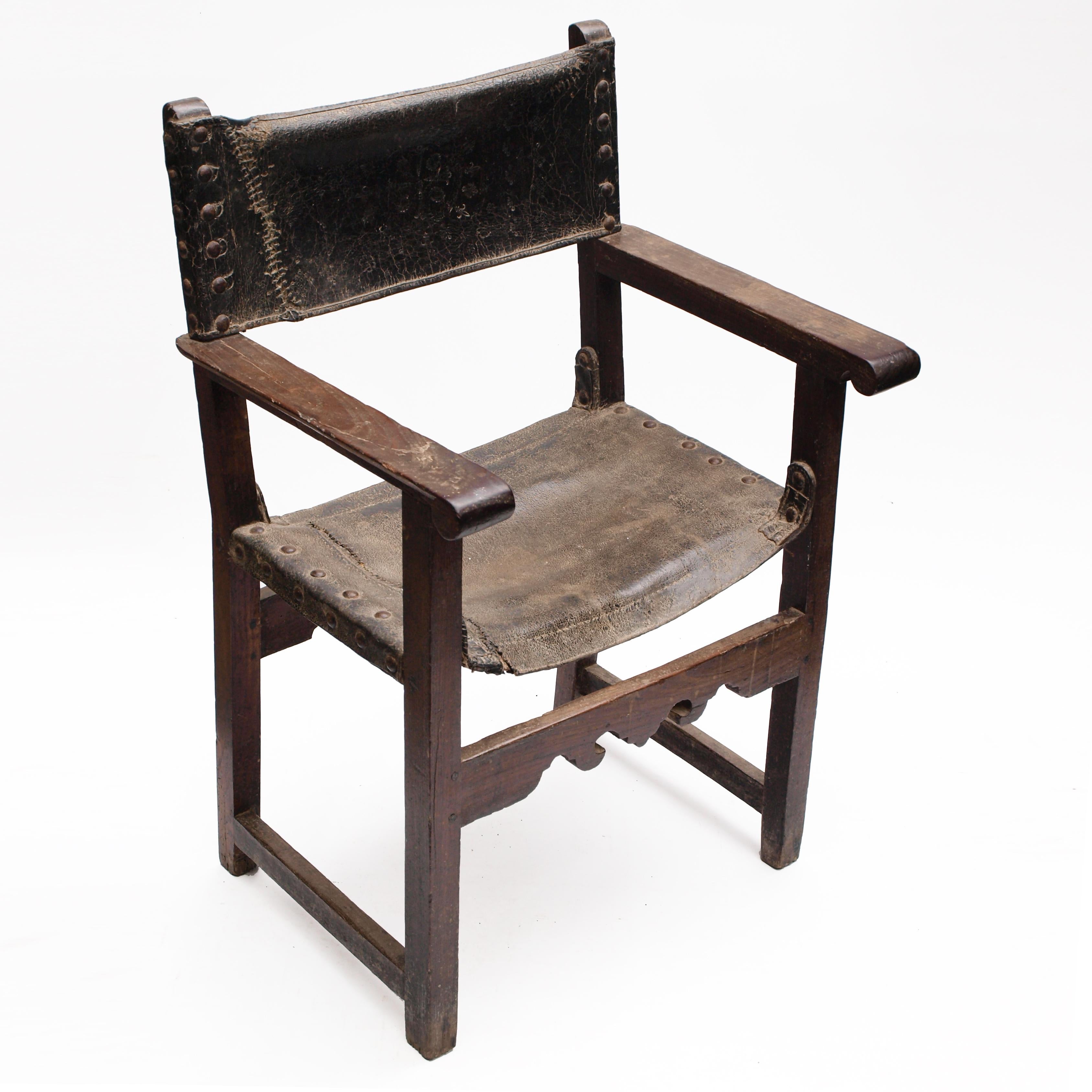 17th Century Spanish Leather and Oak Chair 9