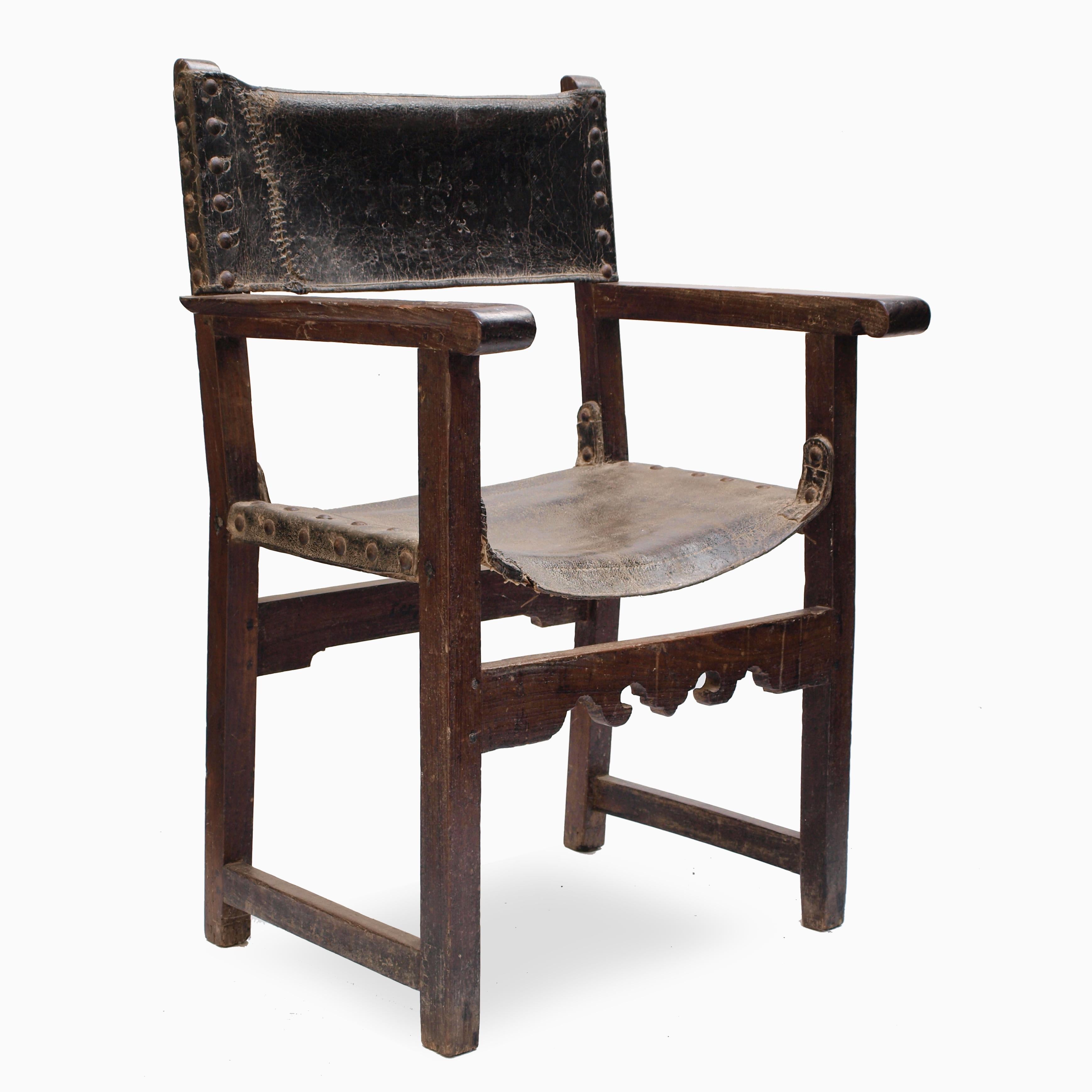 17th Century Spanish Leather and Oak Chair 15