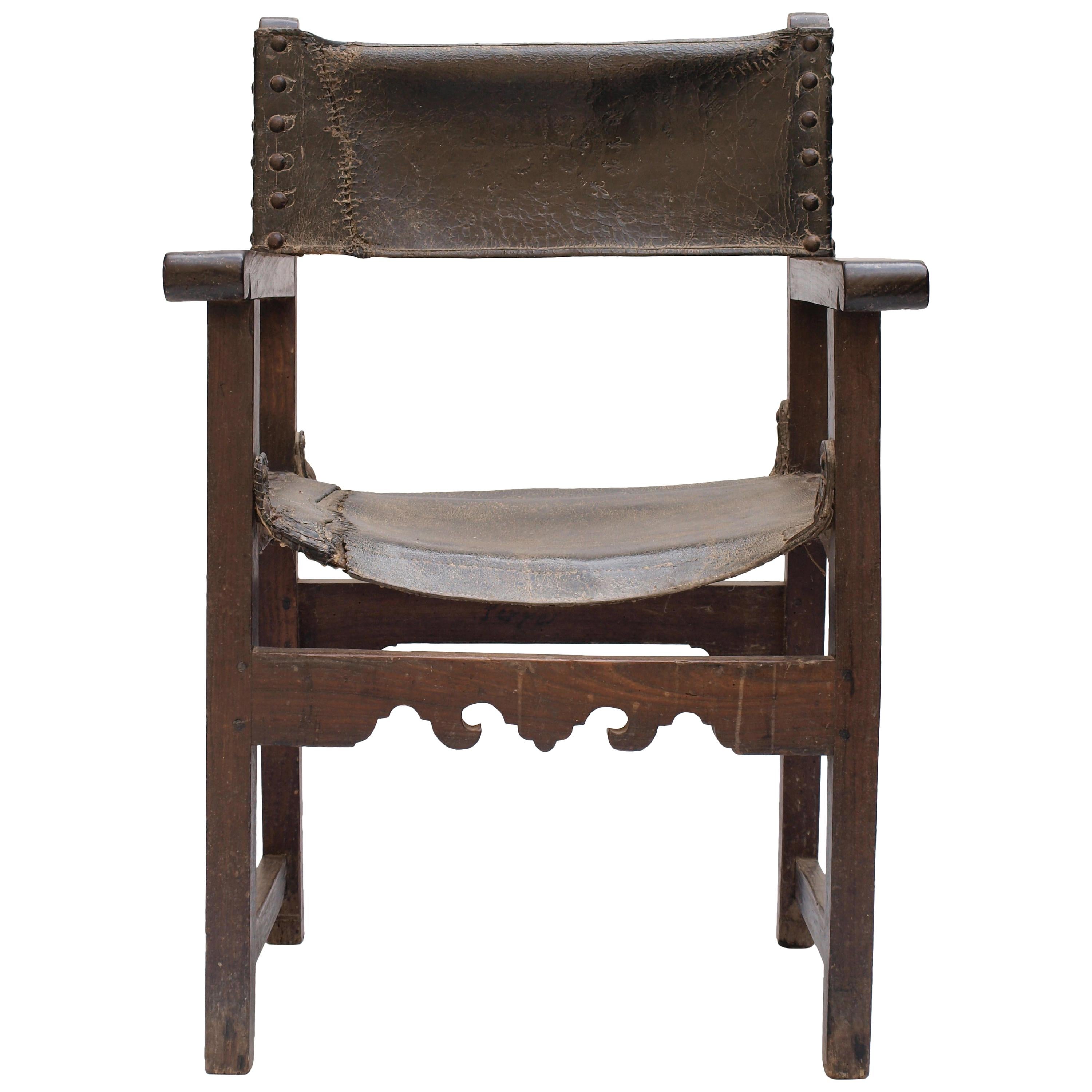 Chaise espagnole en cuir et chêne du 17ème siècle