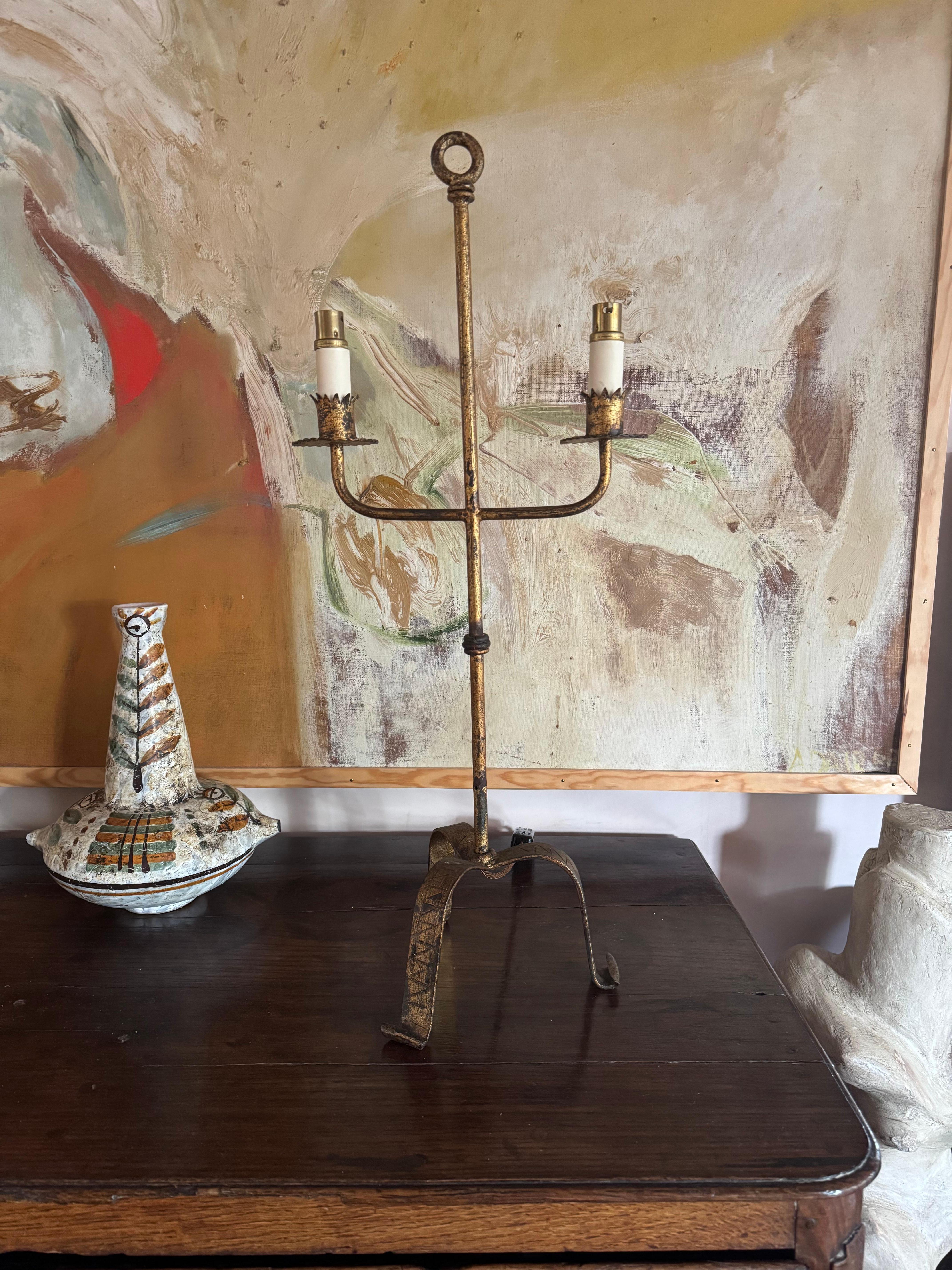 Fabuleuse lampe de table en fer doré avec abat-jour en soie sur mesure. Recâblage et test PAT. 