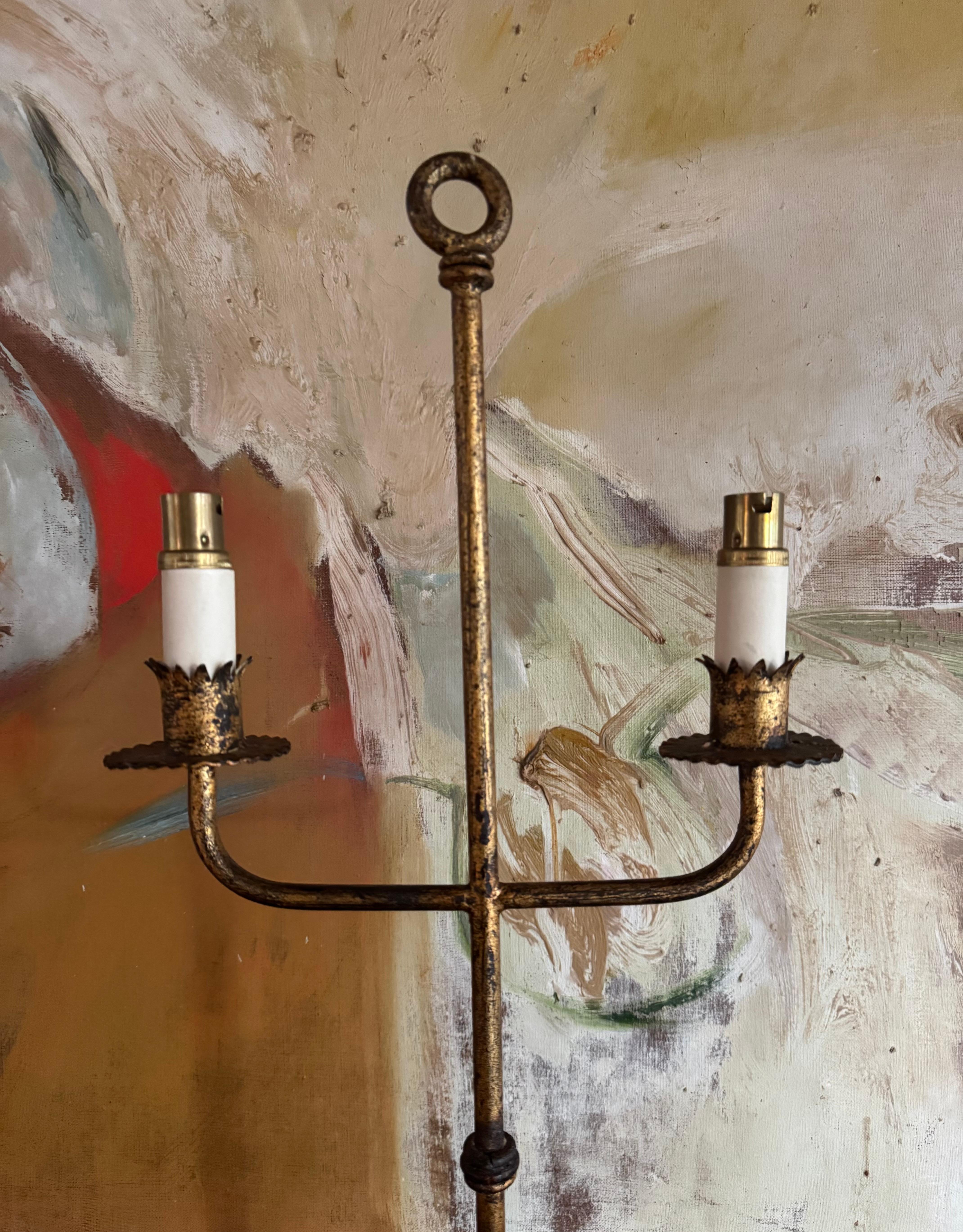 Mid-Century Modern Lampe espagnole en fer doré C.I.C. en vente