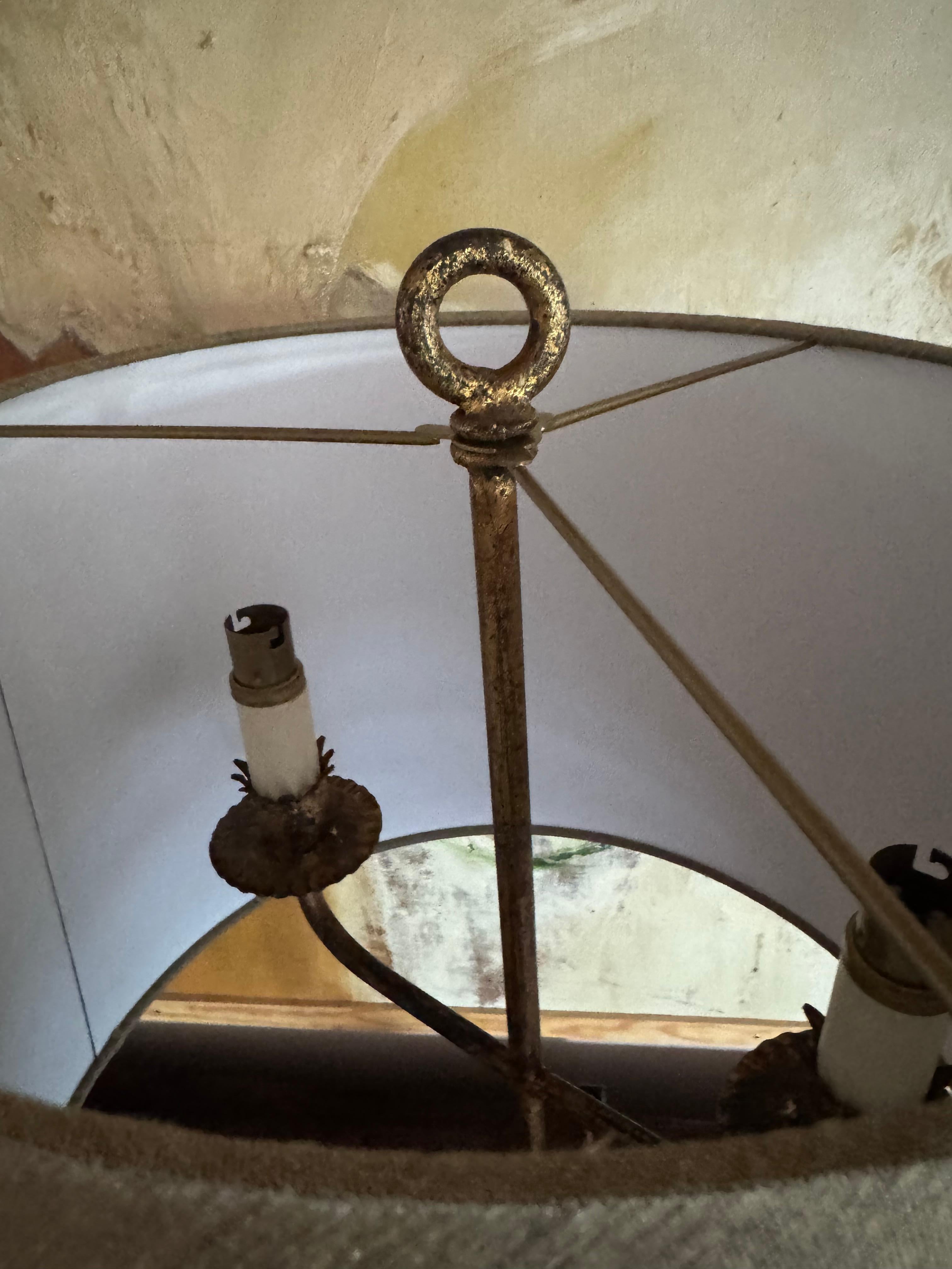 Plaqué Lampe espagnole en fer doré C.I.C. en vente