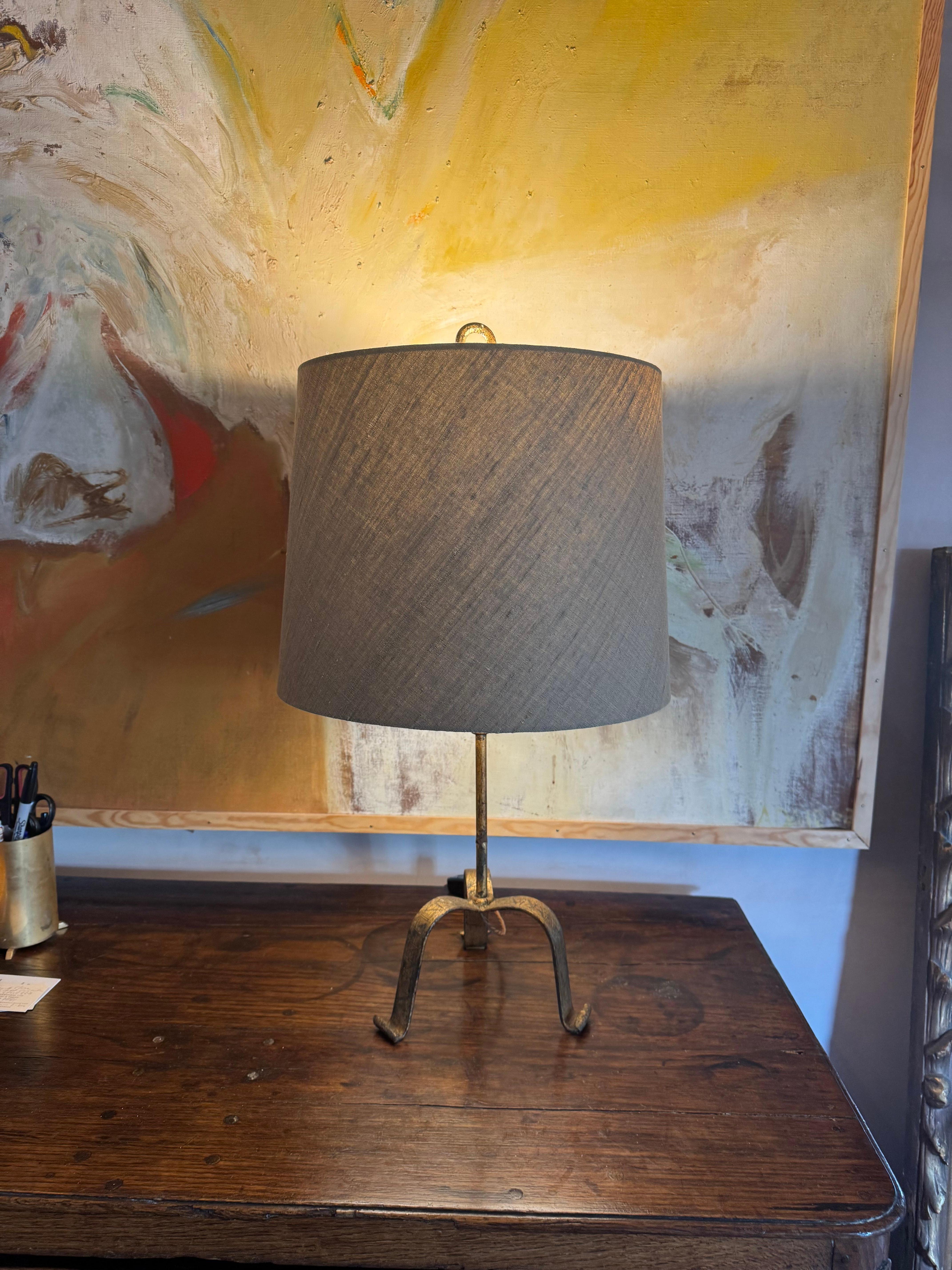 Lampe espagnole en fer doré C.I.C. Bon état - En vente à London, GB