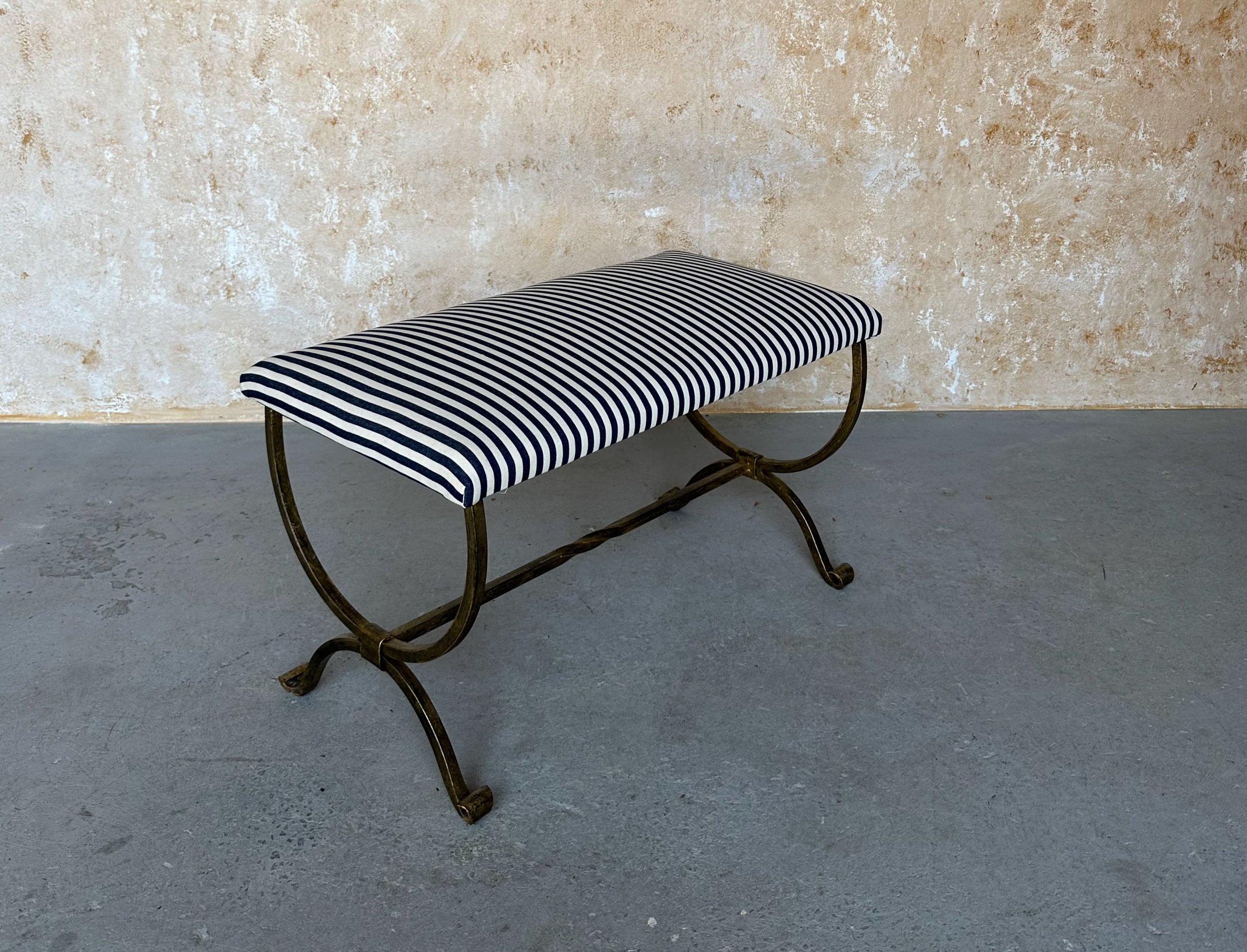 Banc espagnol en fer doré avec pieds chantournés 2