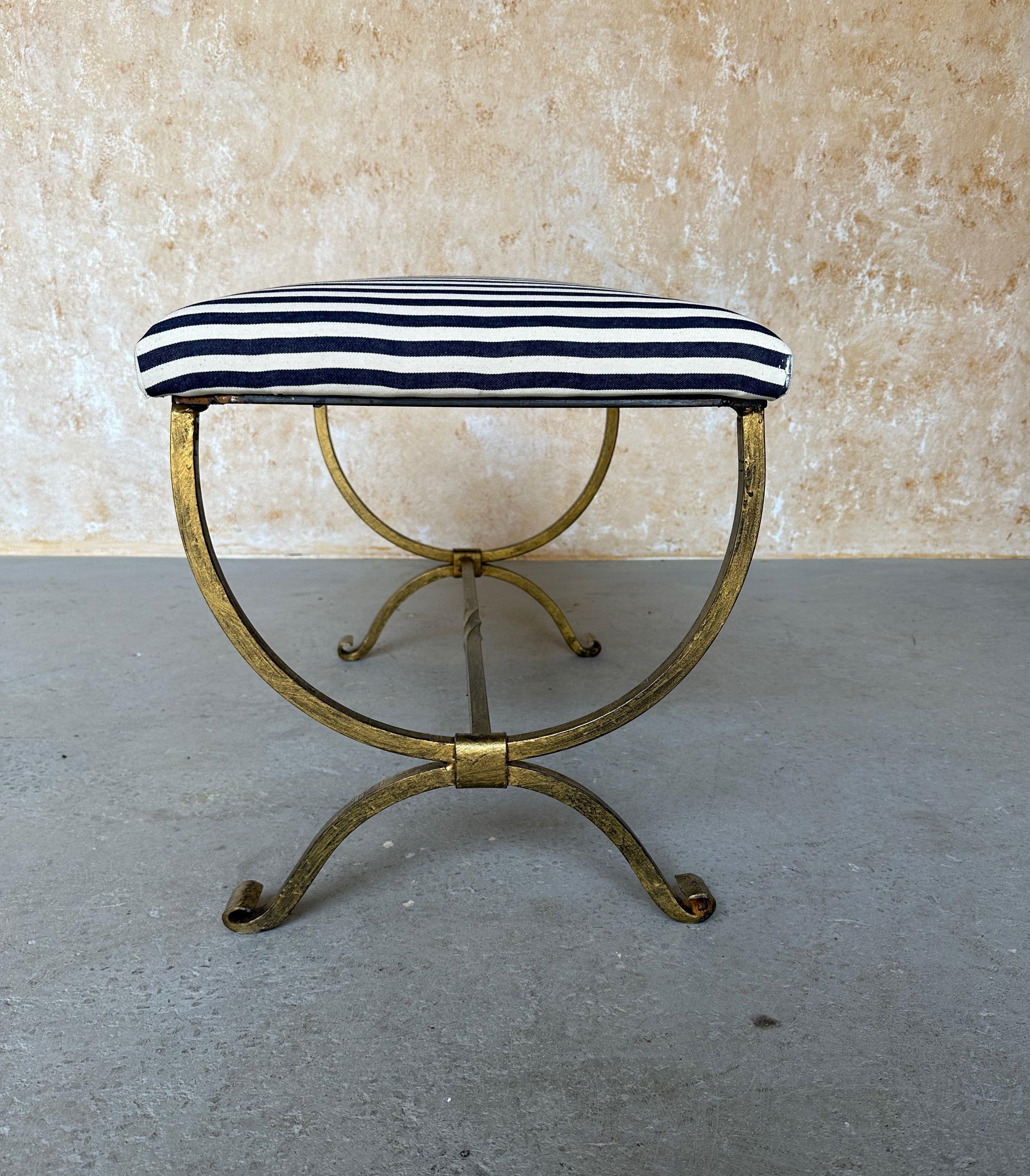 Banc espagnol en fer doré avec pieds chantournés 3