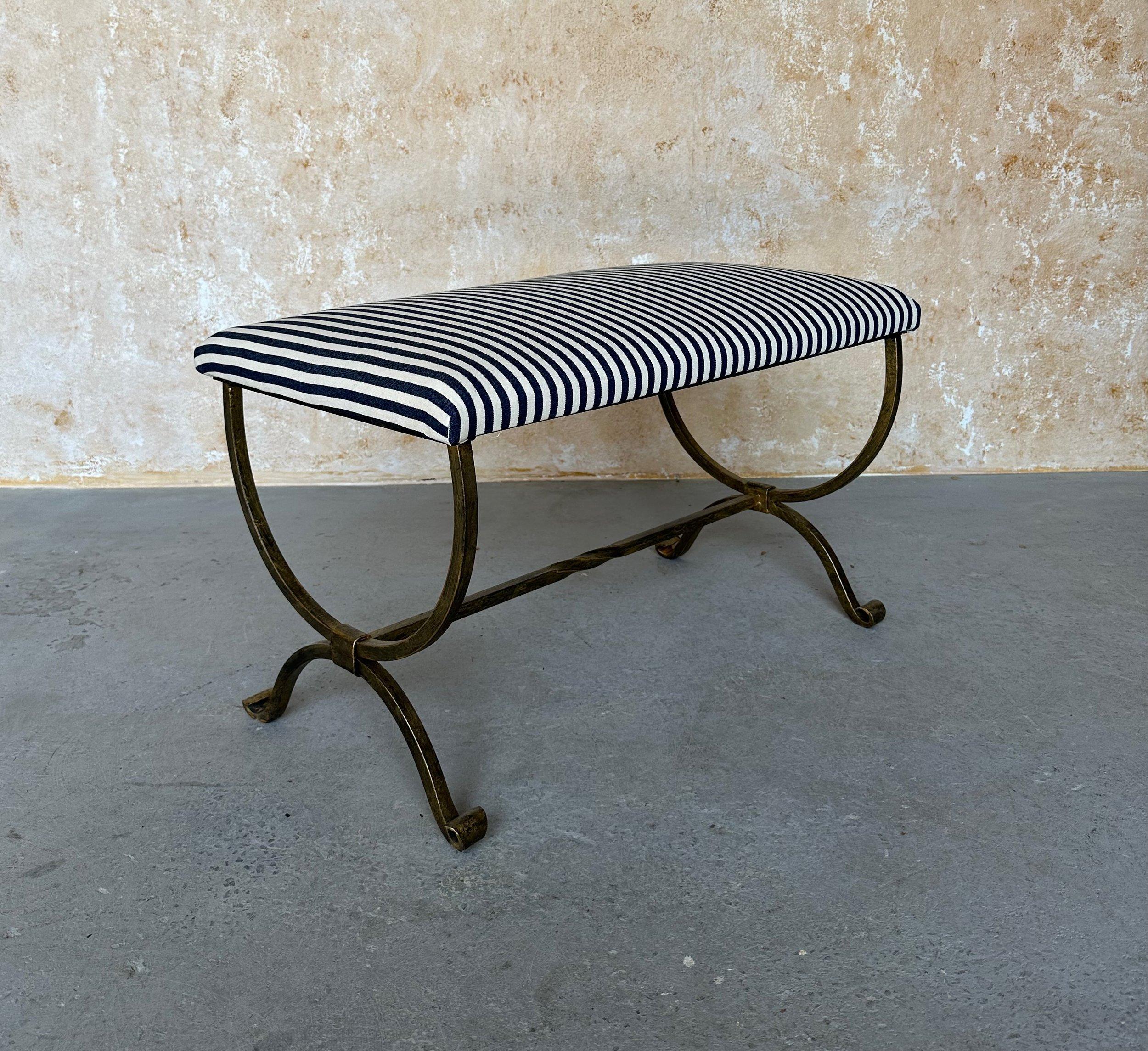 Banc espagnol en fer doré avec pieds chantournés 4