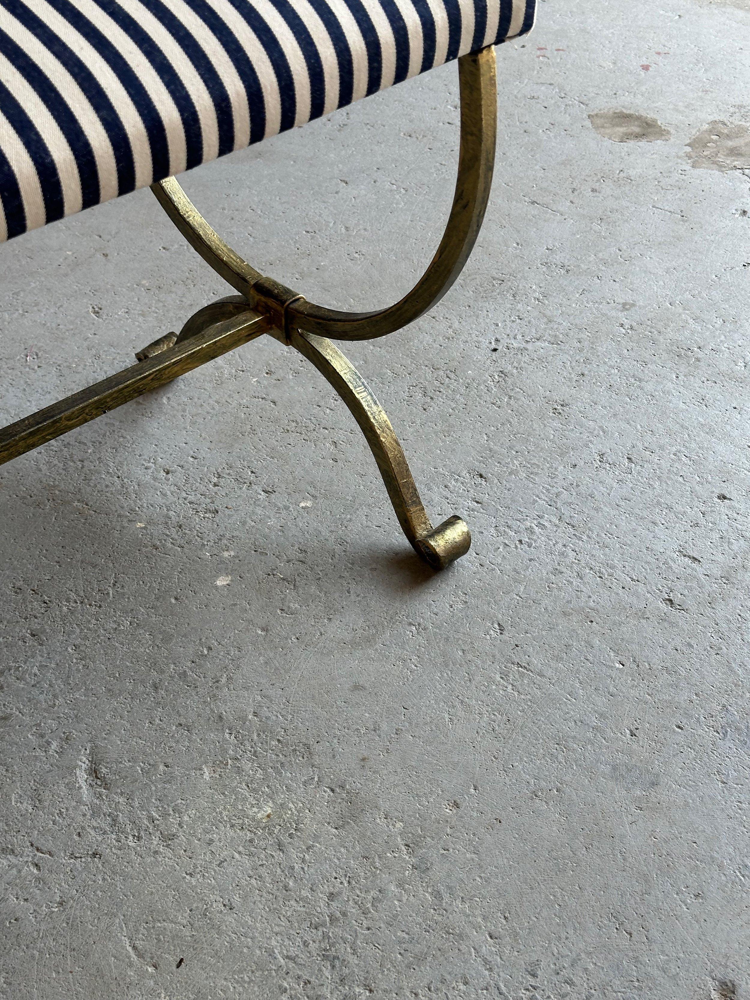 Banc espagnol en fer doré avec pieds chantournés 5