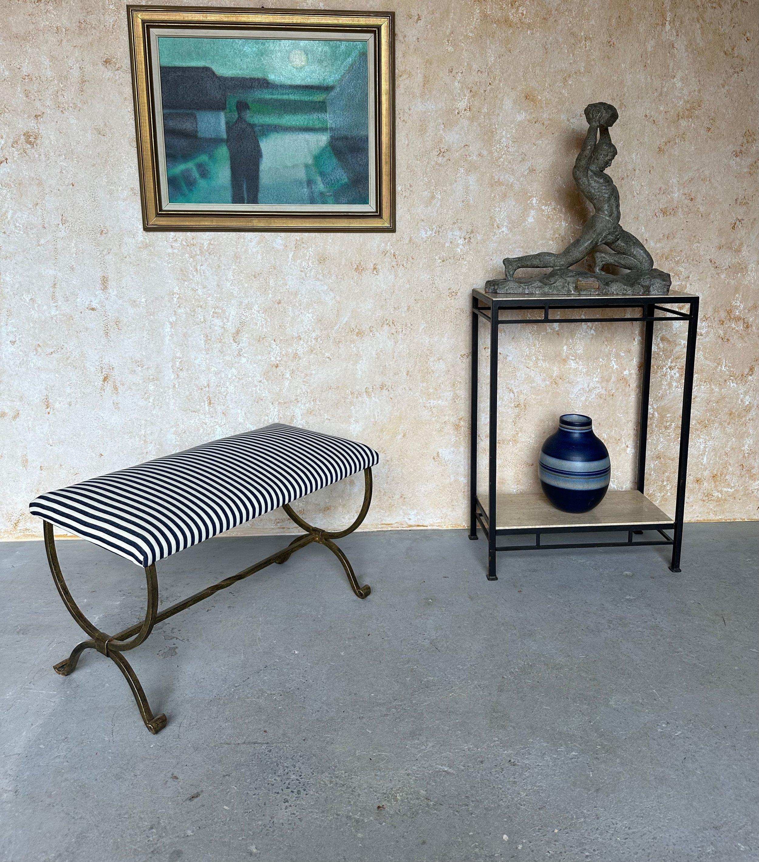 Mid-Century Modern Banc espagnol en fer doré avec pieds chantournés