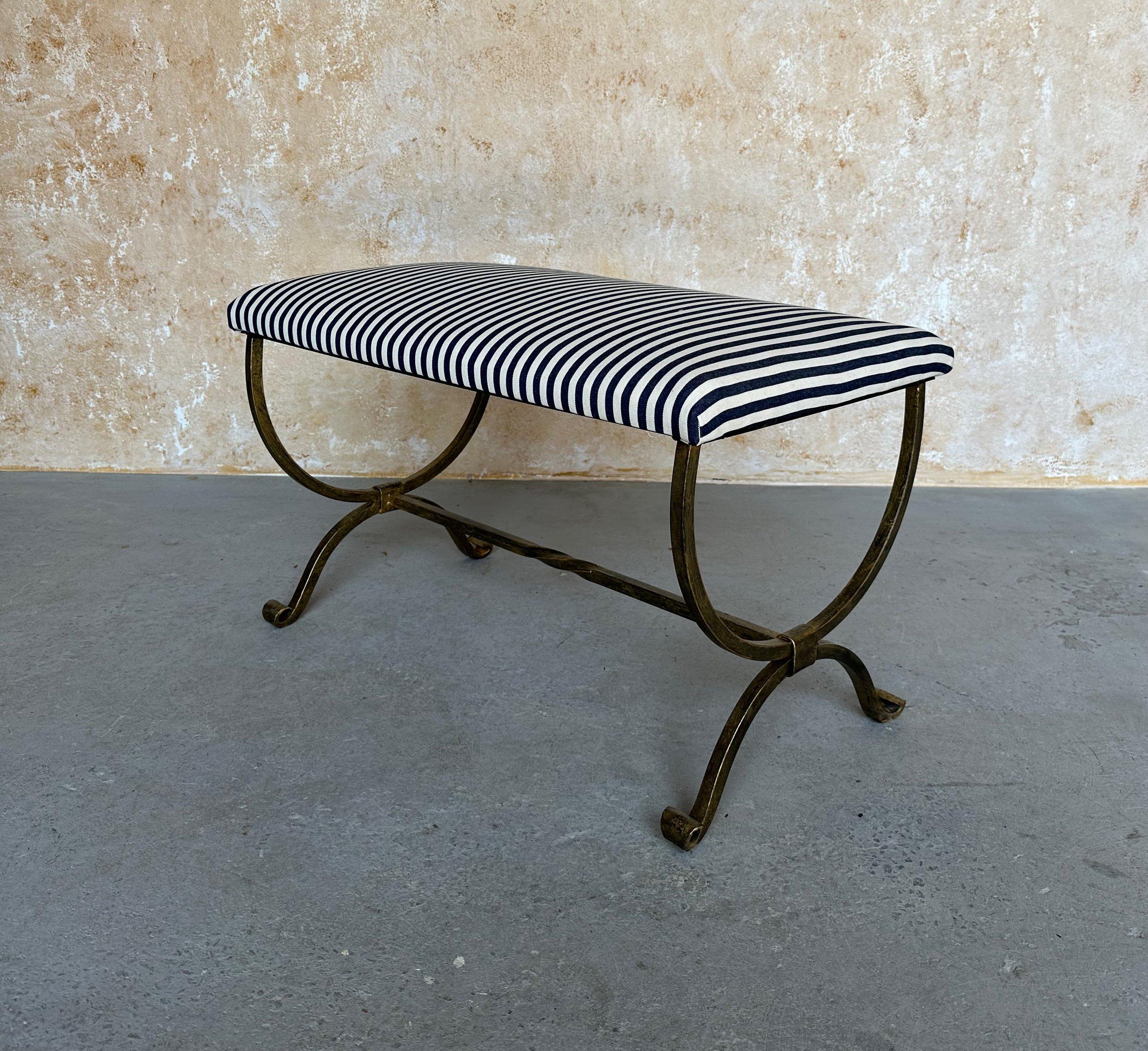 Fer Banc espagnol en fer doré avec pieds chantournés