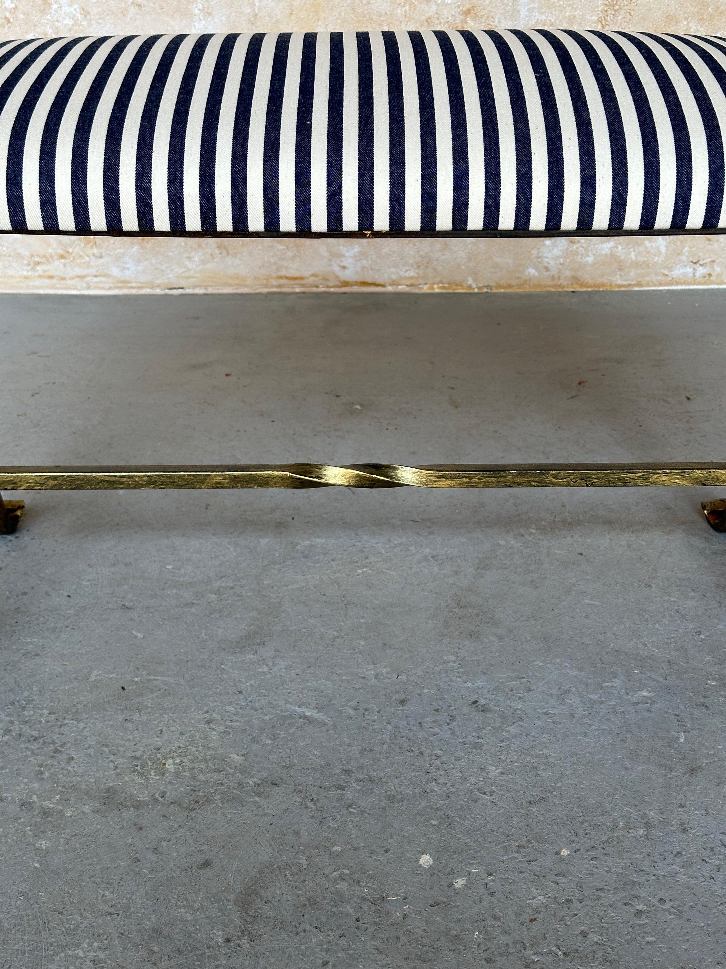 Banc espagnol en fer doré avec pieds chantournés 1