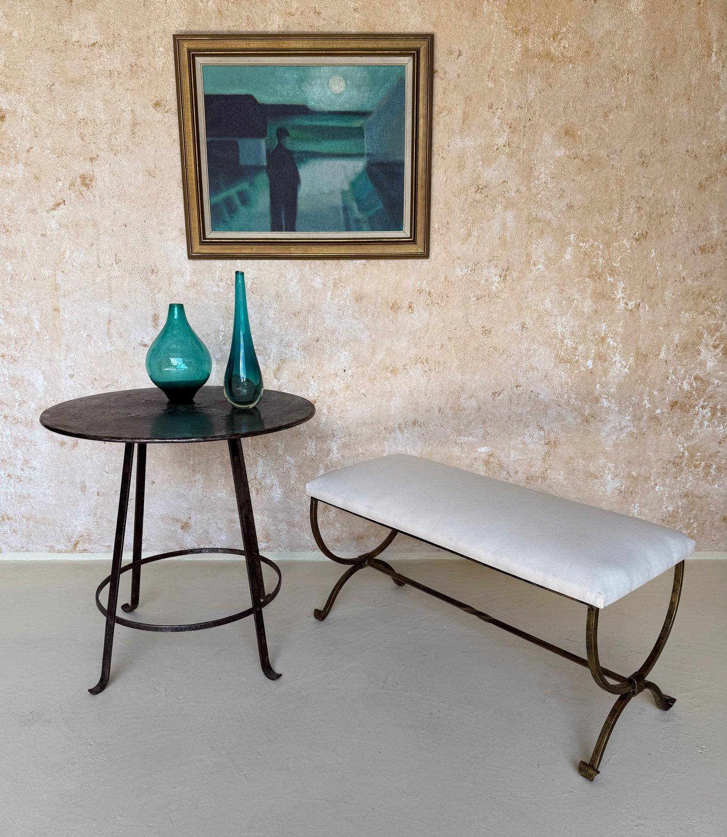 Art nouveau Banc espagnol en fer doré avec pieds chantournés en mousse en vente