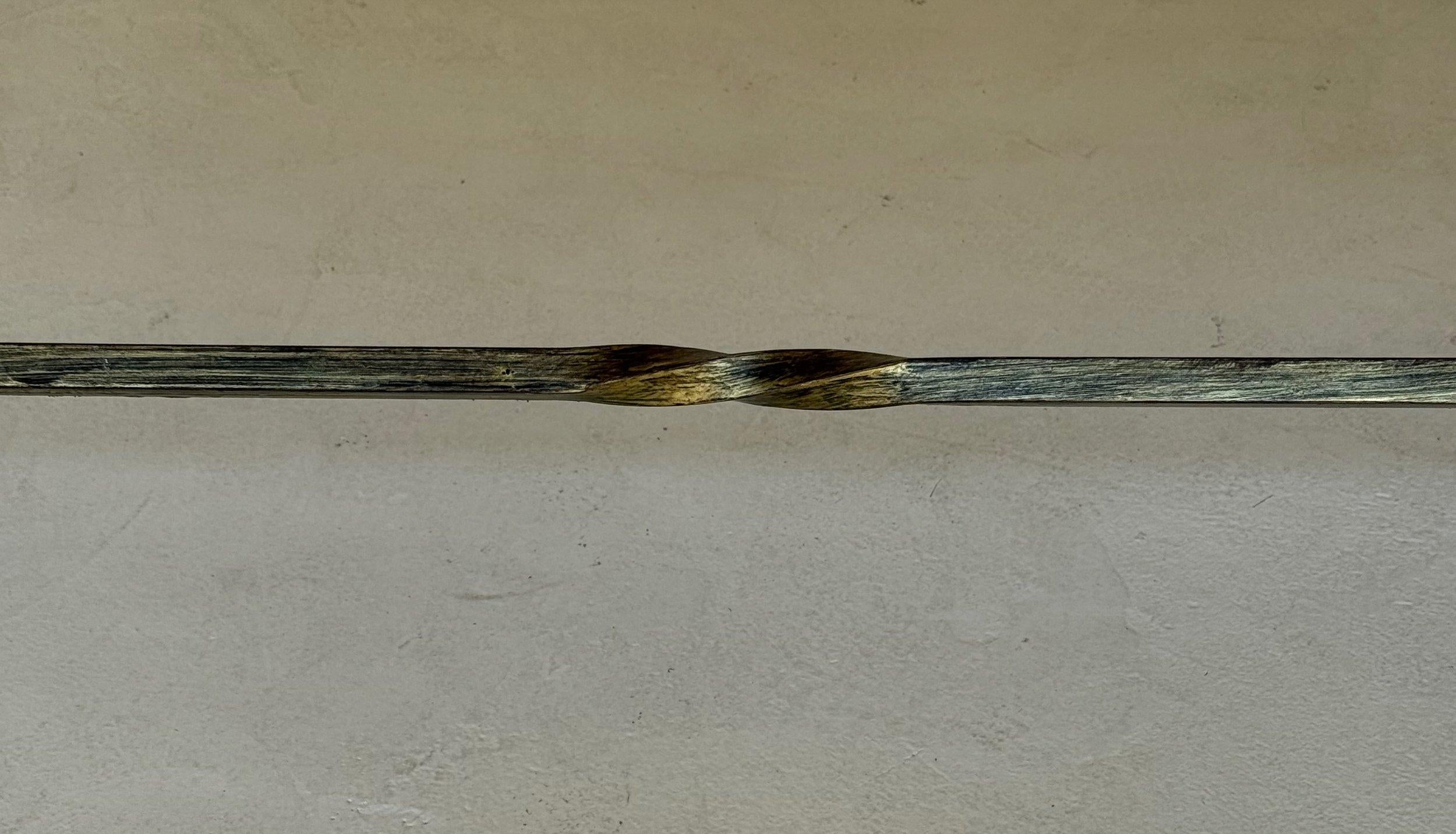 Banc espagnol en fer doré avec pieds chantournés en mousse Bon état - En vente à Buchanan, NY