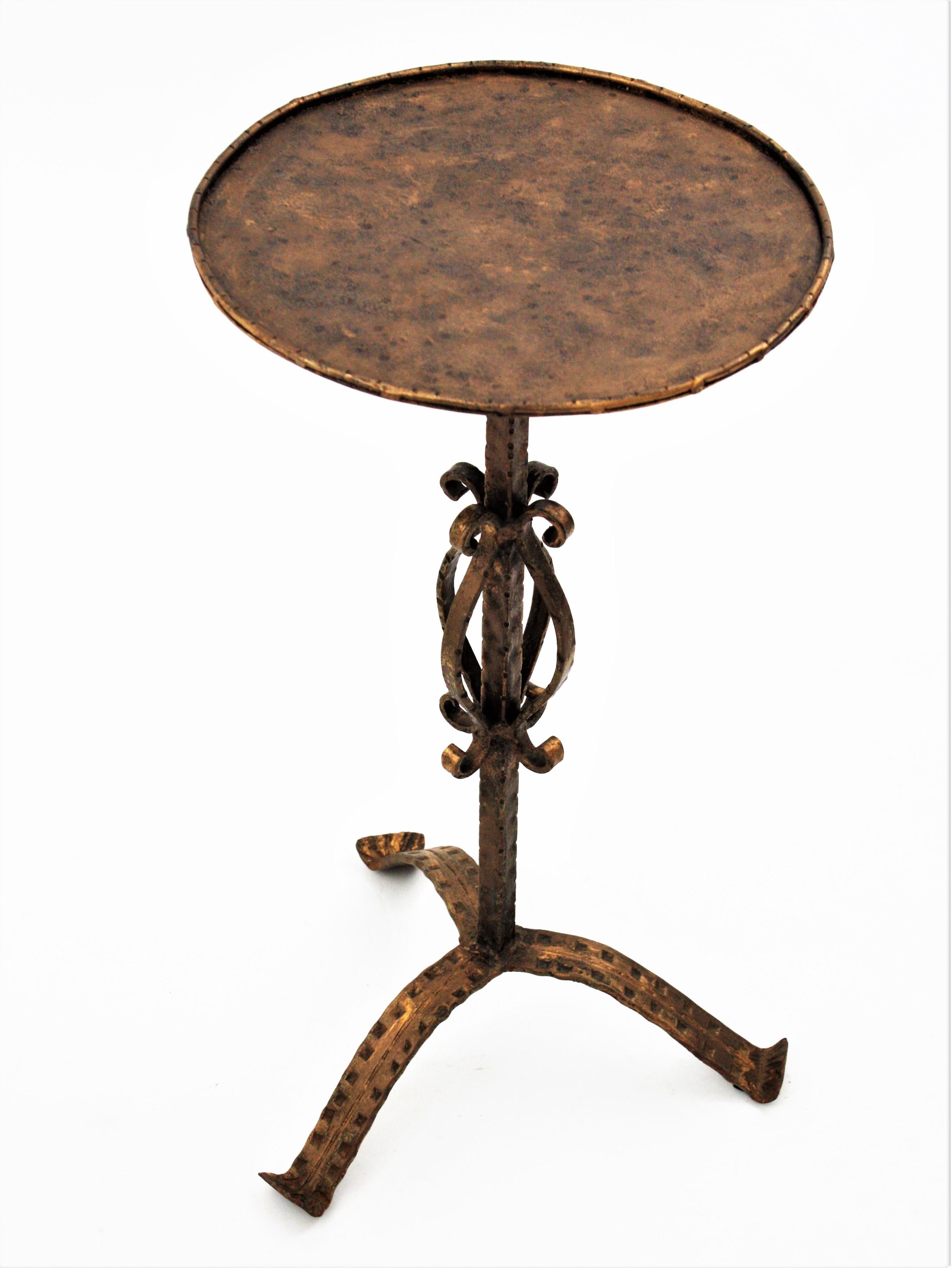 Spanish Drinks Table Gueridon End or Side Table in Gilt Iron, 1960s In Good Condition In Barcelona, ES