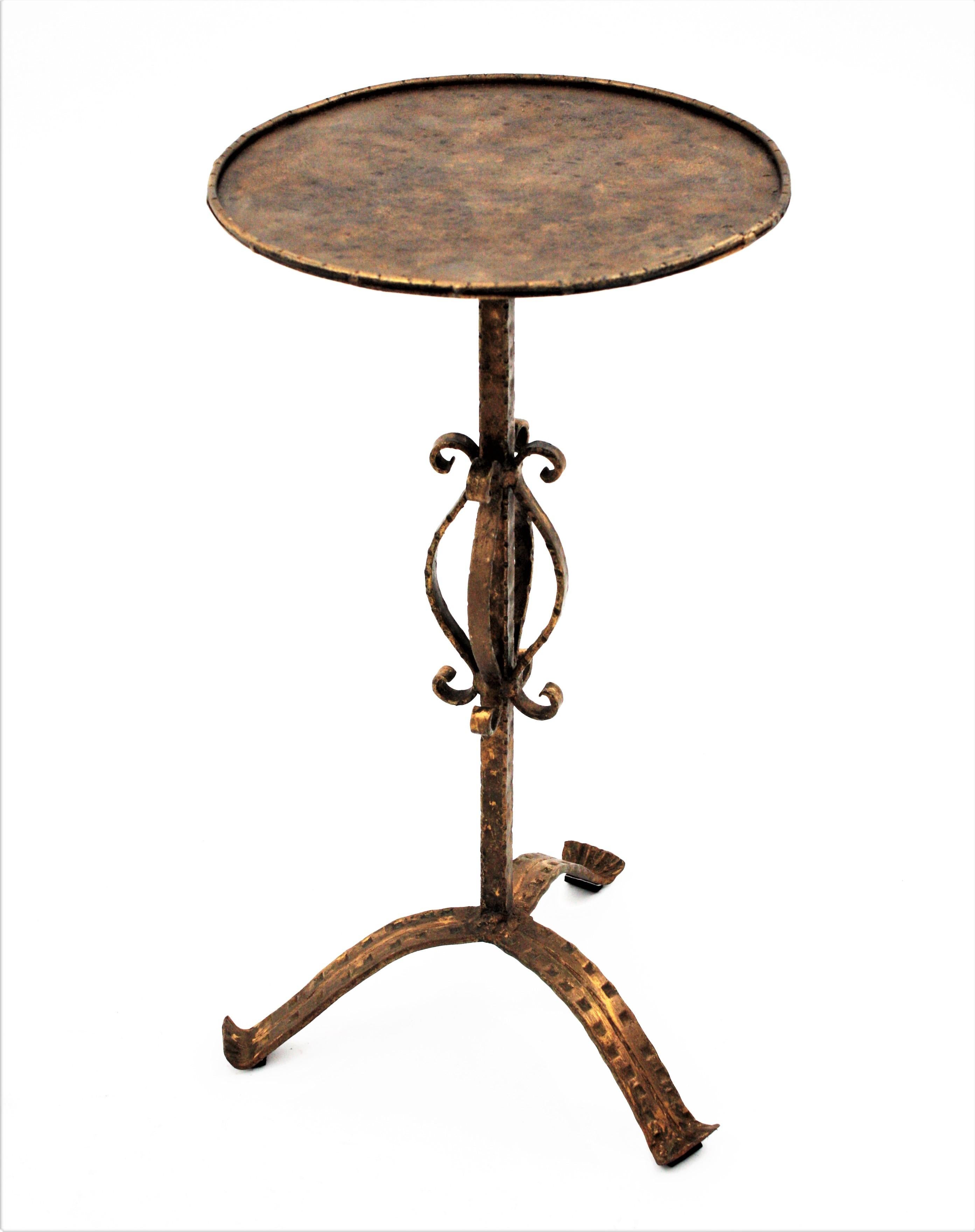 Spanish Drinks Table Gueridon End or Side Table in Gilt Iron, 1960s 2