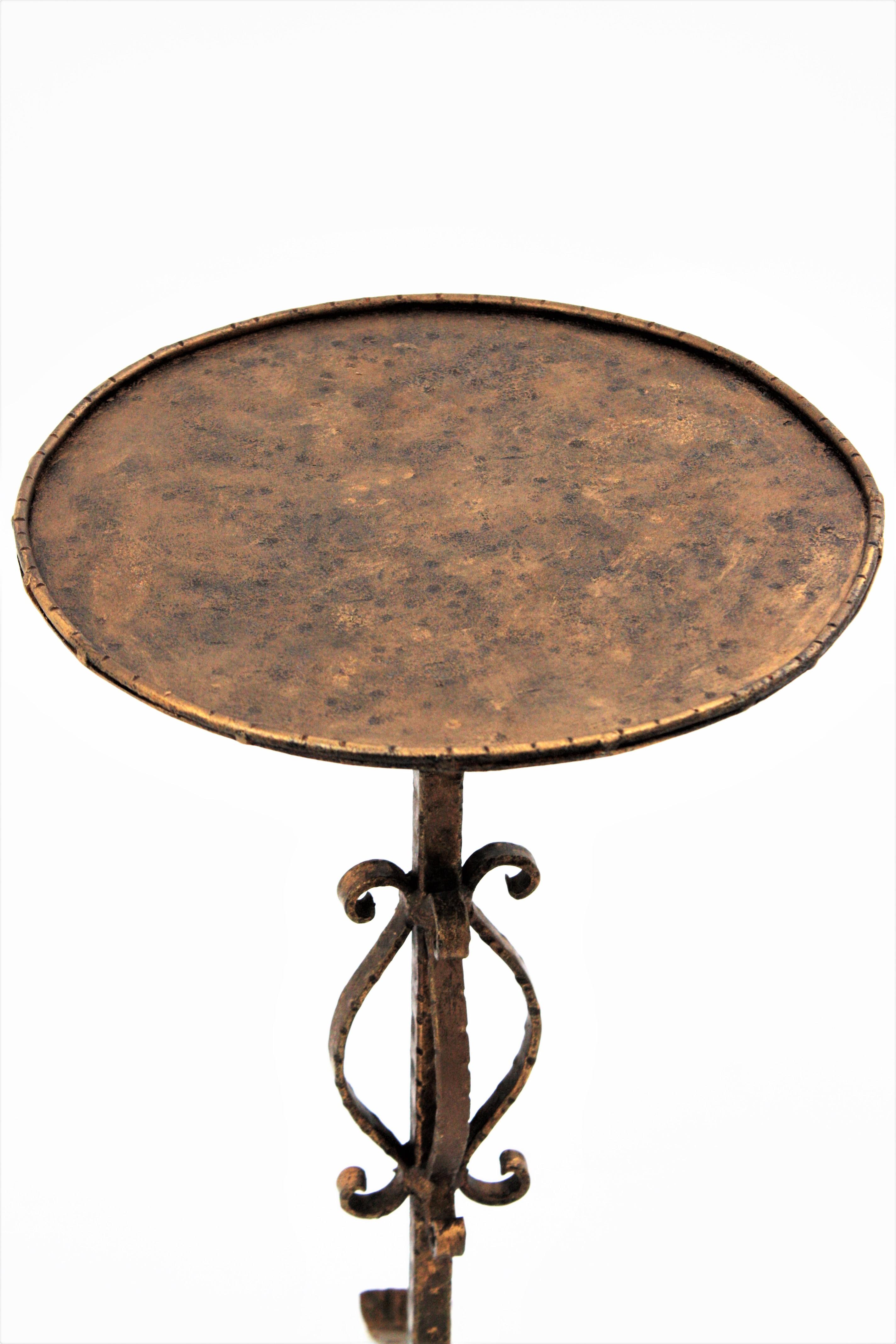 Spanish Drinks Table Gueridon End or Side Table in Gilt Iron, 1960s 3