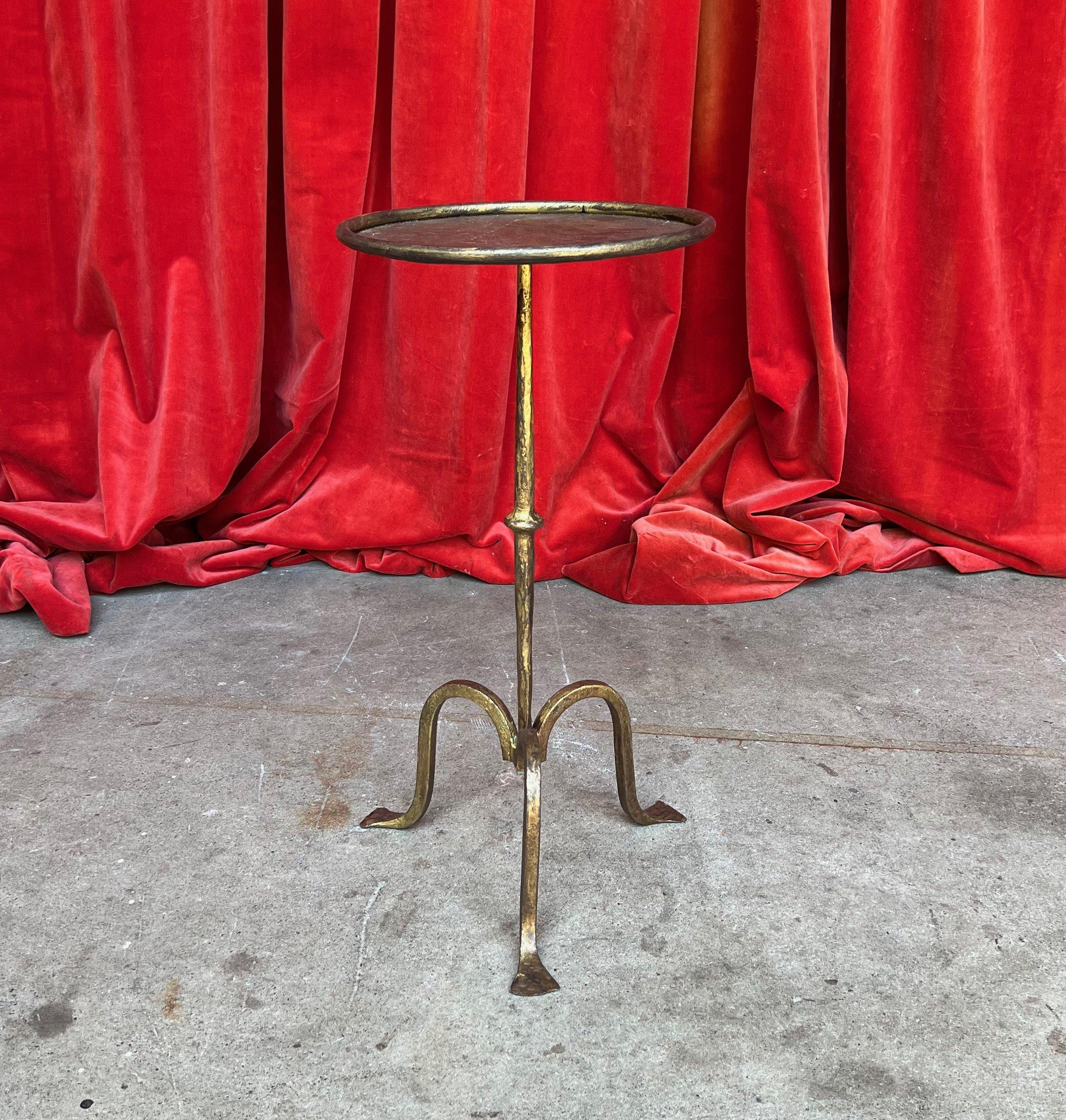 This recently crafted Spanish gilt iron martini table is a remarkable blend of aesthetics and functionality that elevates any living space. Recently created by accomplished artisans using traditional iron-working methods, this sophisticated drinks