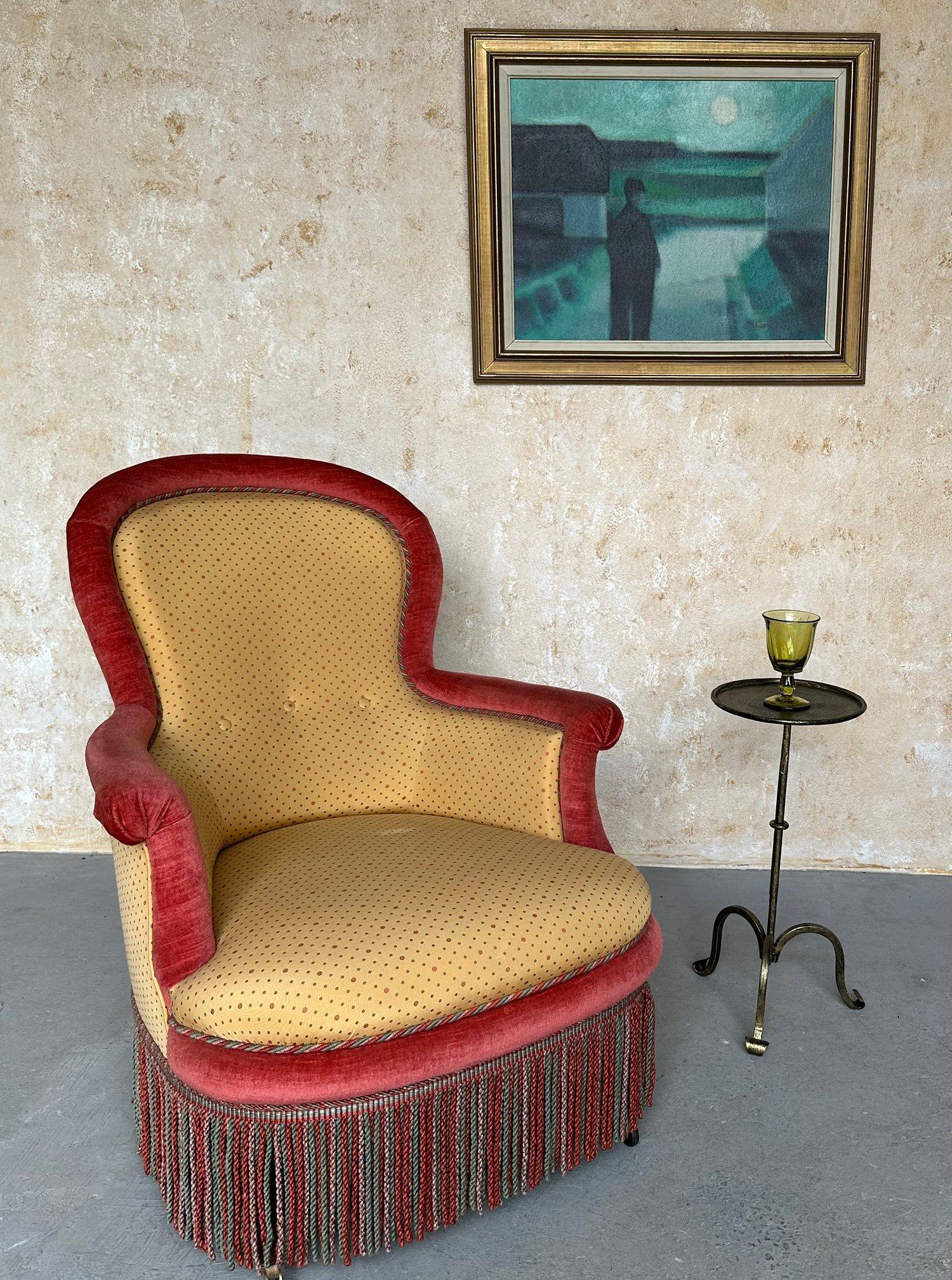 Mid-Century Modern Table à boissons espagnole en fer doré sur base tripode en vente
