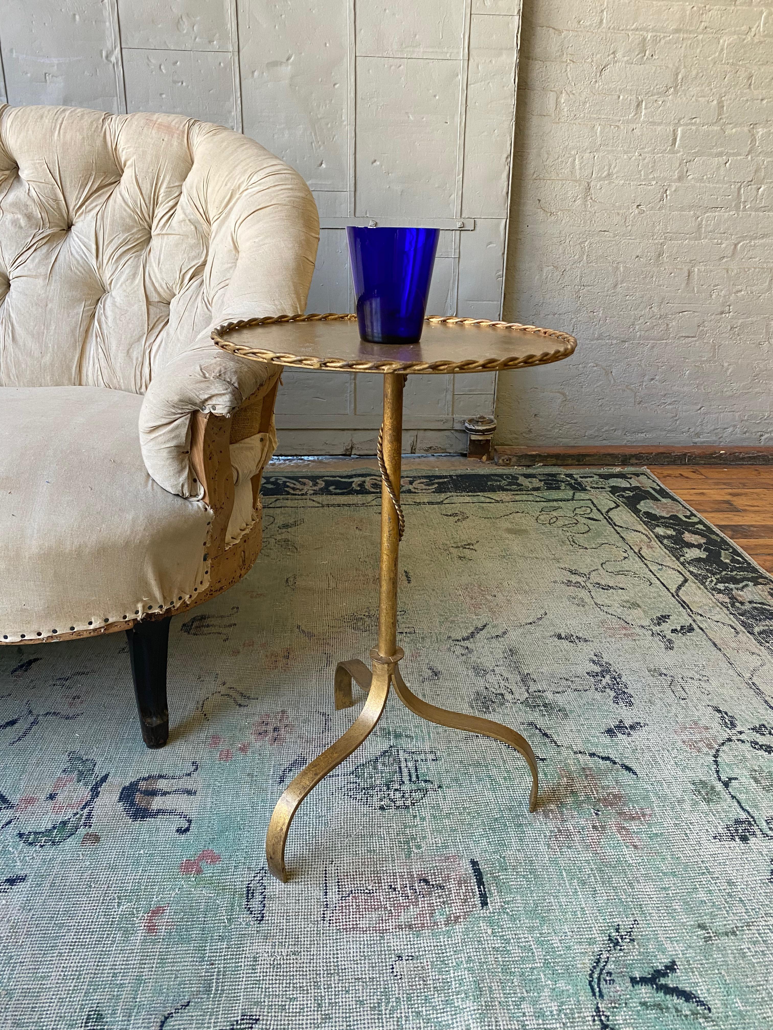 Elegant and whimsical gilt iron martini table with braided rope detail and tripod base. Spain, 1960s.

Ref #: TG0517-07

Dimensions: 21”H x 14”Diameter 