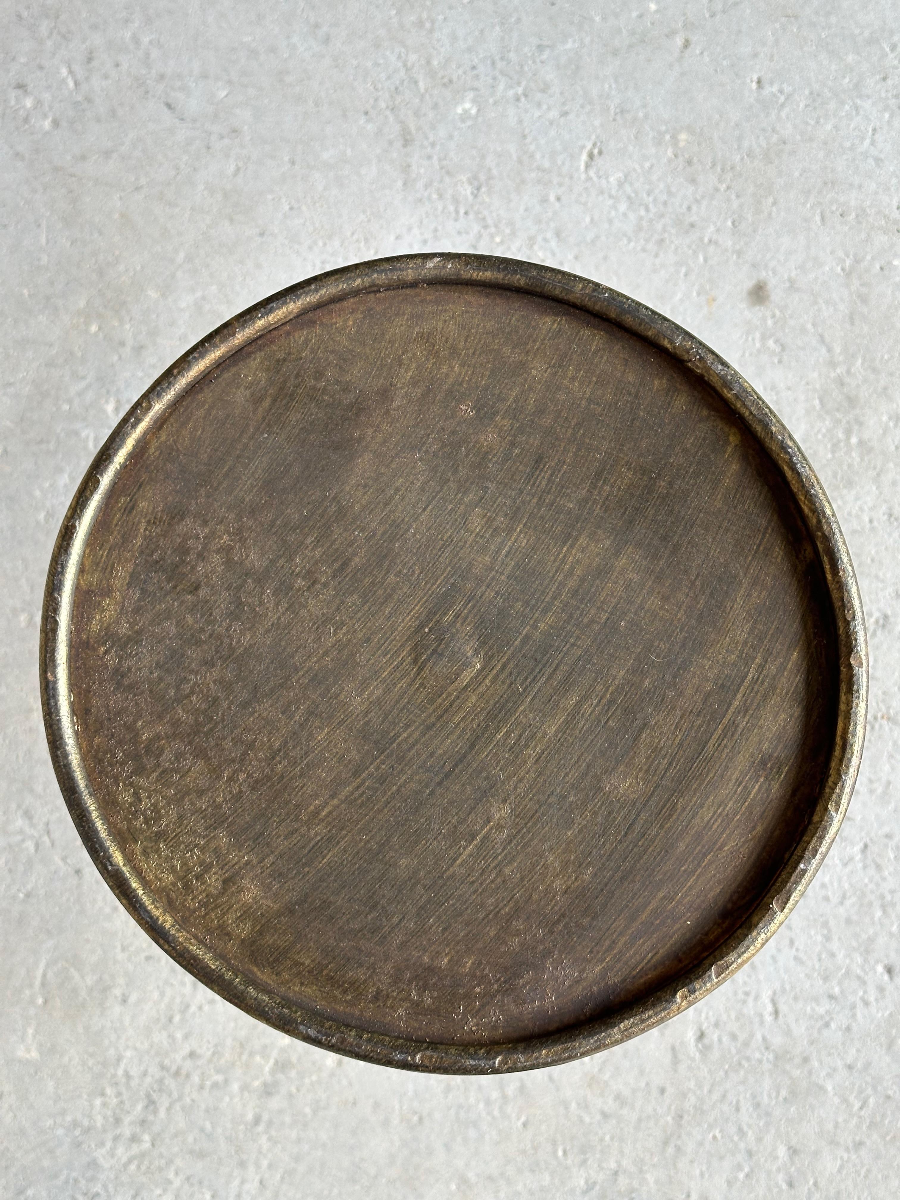 Table à boire espagnole en fer doré avec tige torsadée en vente 4