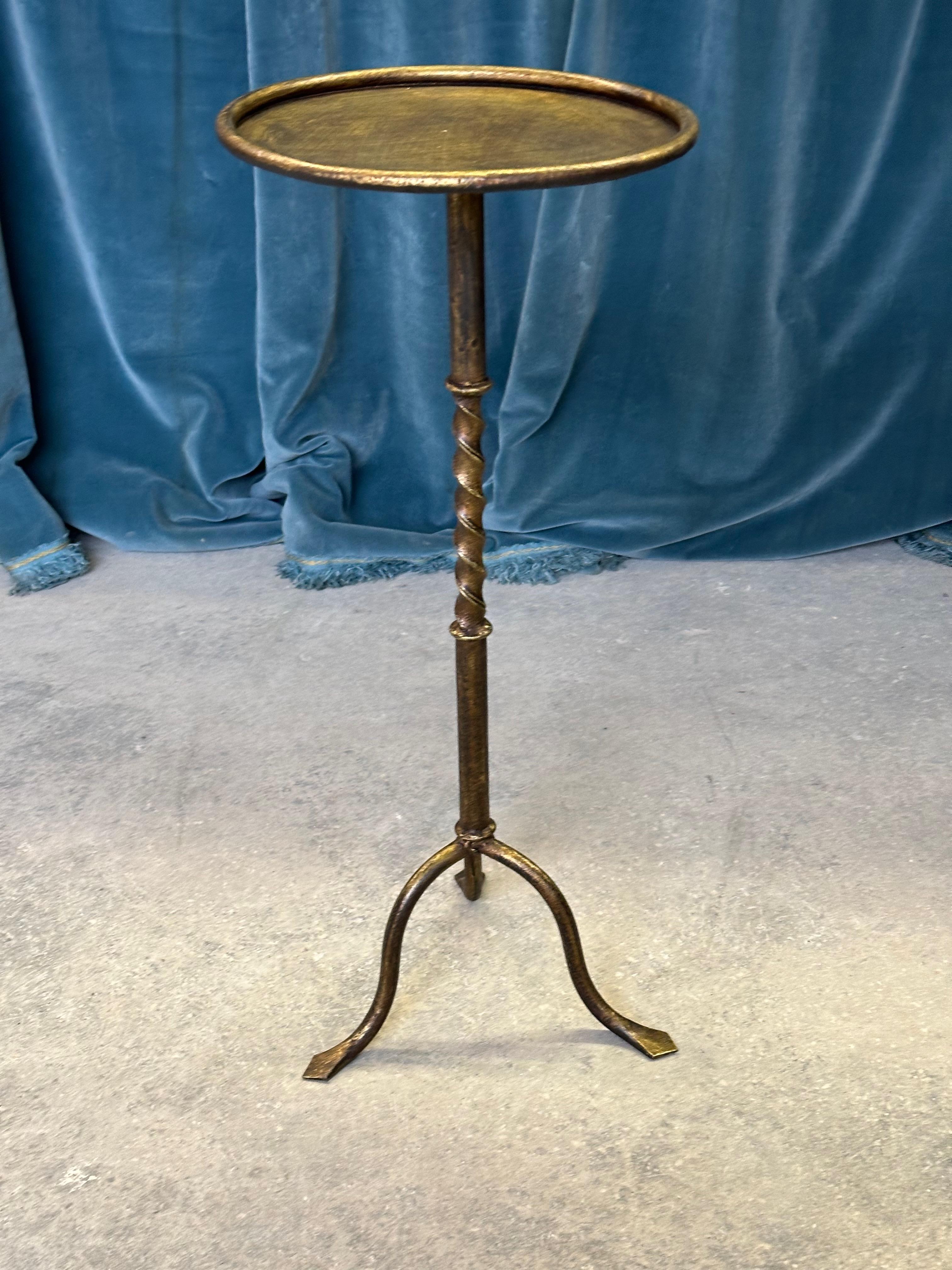 Spanish Gilt Iron Drinks Table with Twisted Stem on a Tripod Base For Sale 6