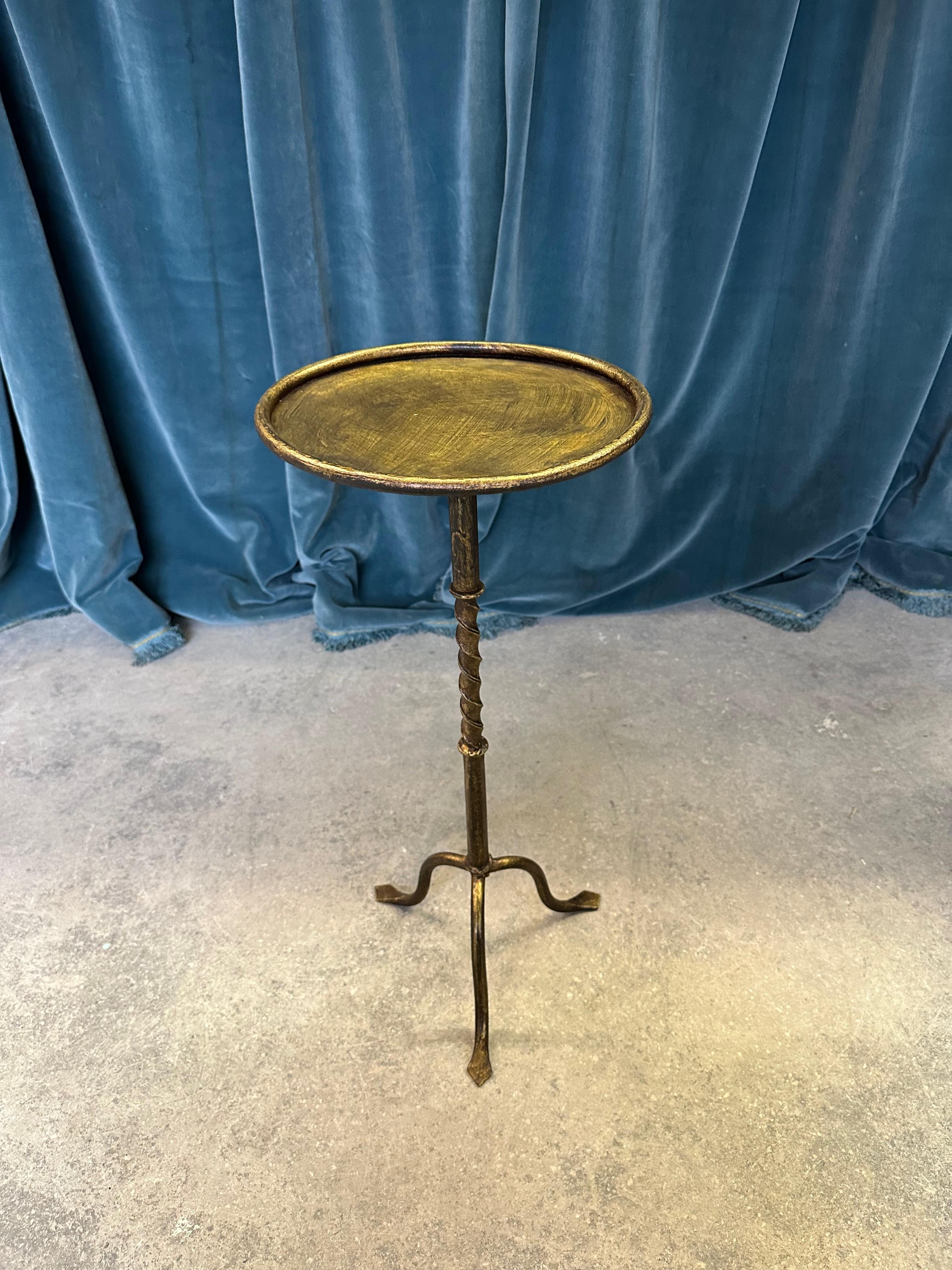 Spanish Gilt Iron Drinks Table with Twisted Stem on a Tripod Base For Sale 1
