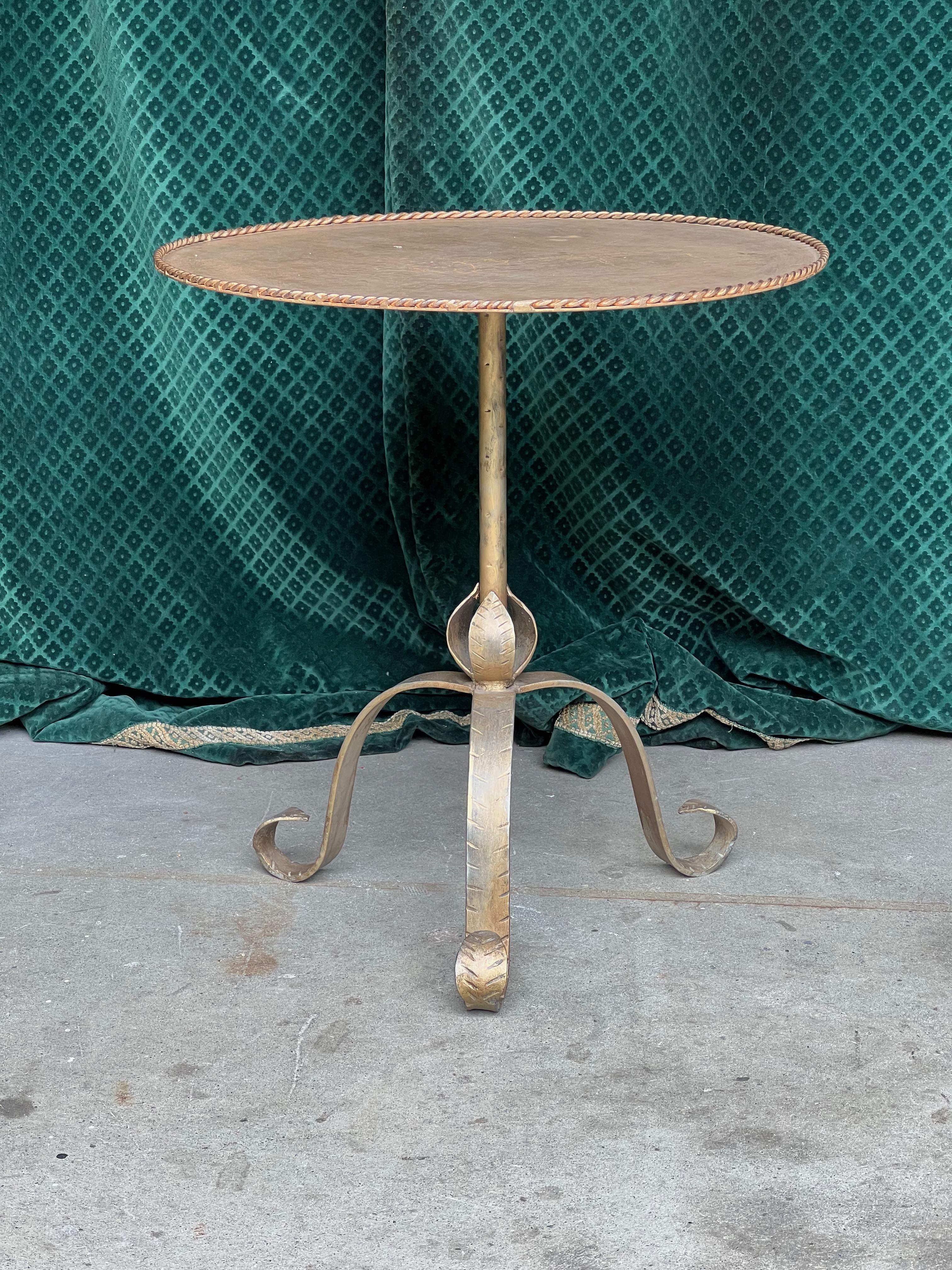 Spanish Gilt Iron End Table with Tripod Base In Good Condition For Sale In Buchanan, NY