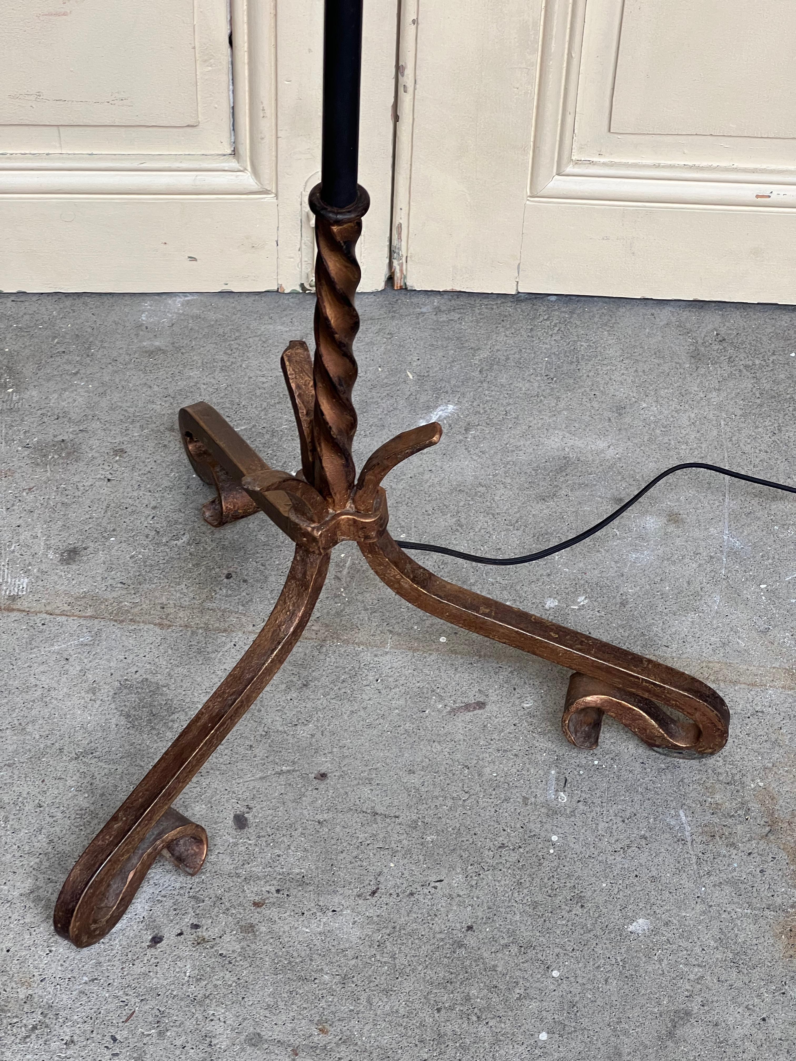 Spanish Gilt Iron Floor Lamp on Scrolled Tripod Base In Good Condition For Sale In Buchanan, NY