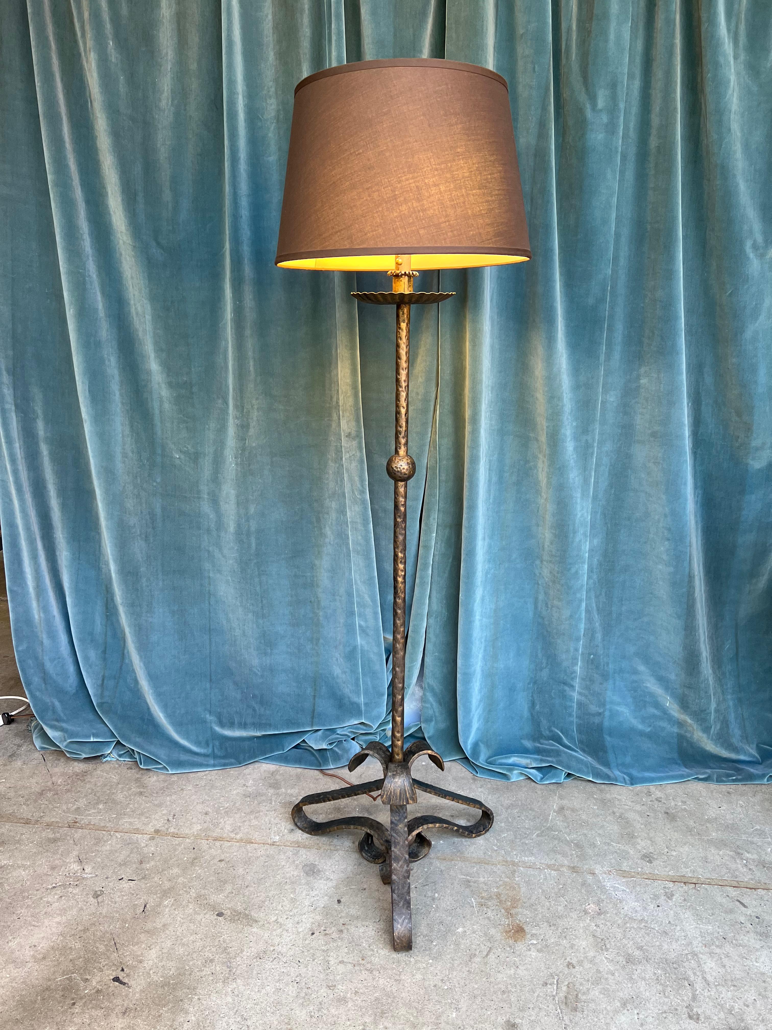 Spanish Gilt Iron Floor Lamp with Scrolled Base  For Sale 4