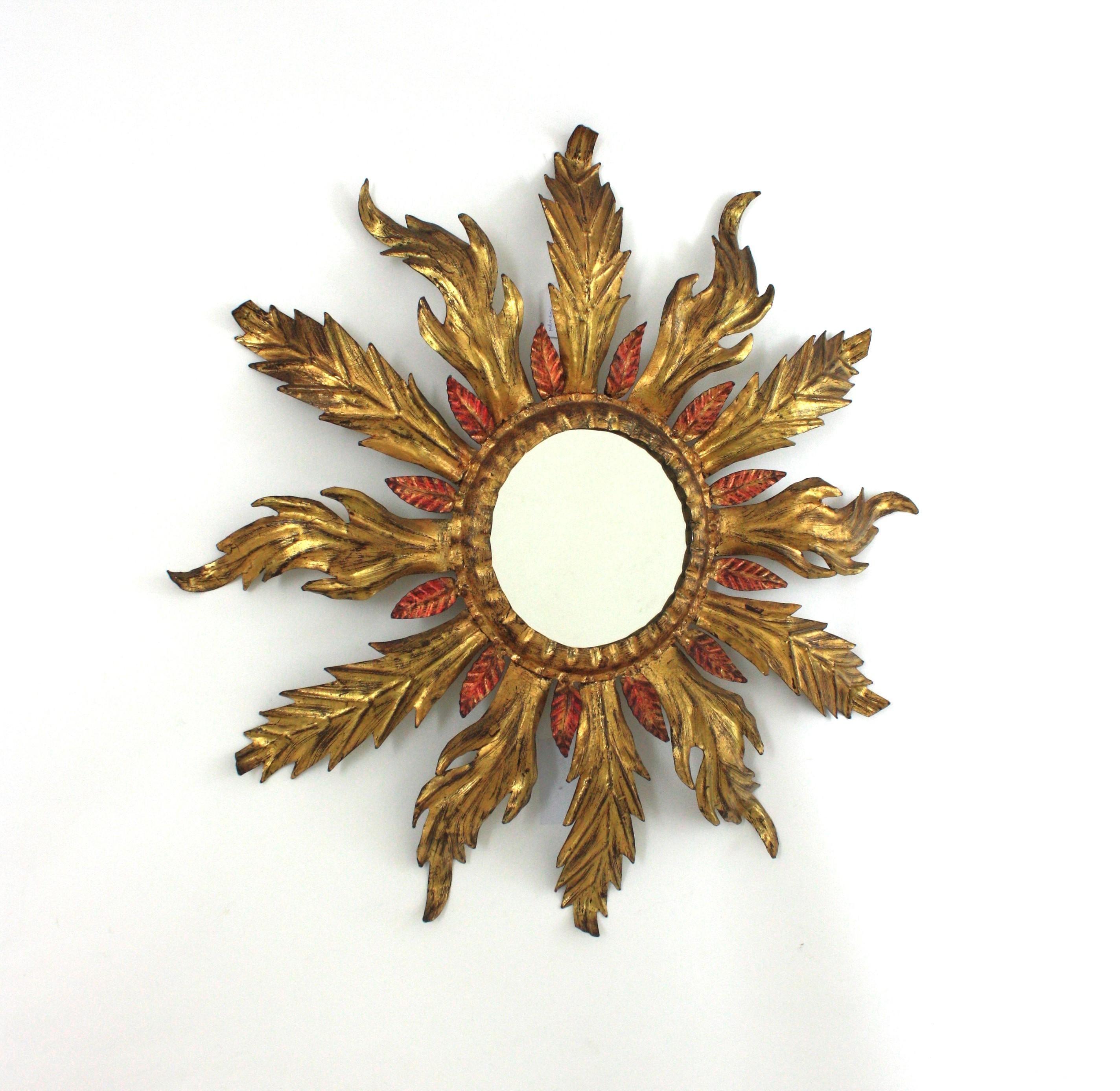 Einzigartiger Spanischer Blattgold vergoldeter Metallspiegel mit Sonnenschliff
__________________________________________________________
Fein handgehämmerter Spiegel aus Eisen mit Sonnenschliff, Spanien, 1940-1950er Jahre.
Seltener Fund.
Eleganter