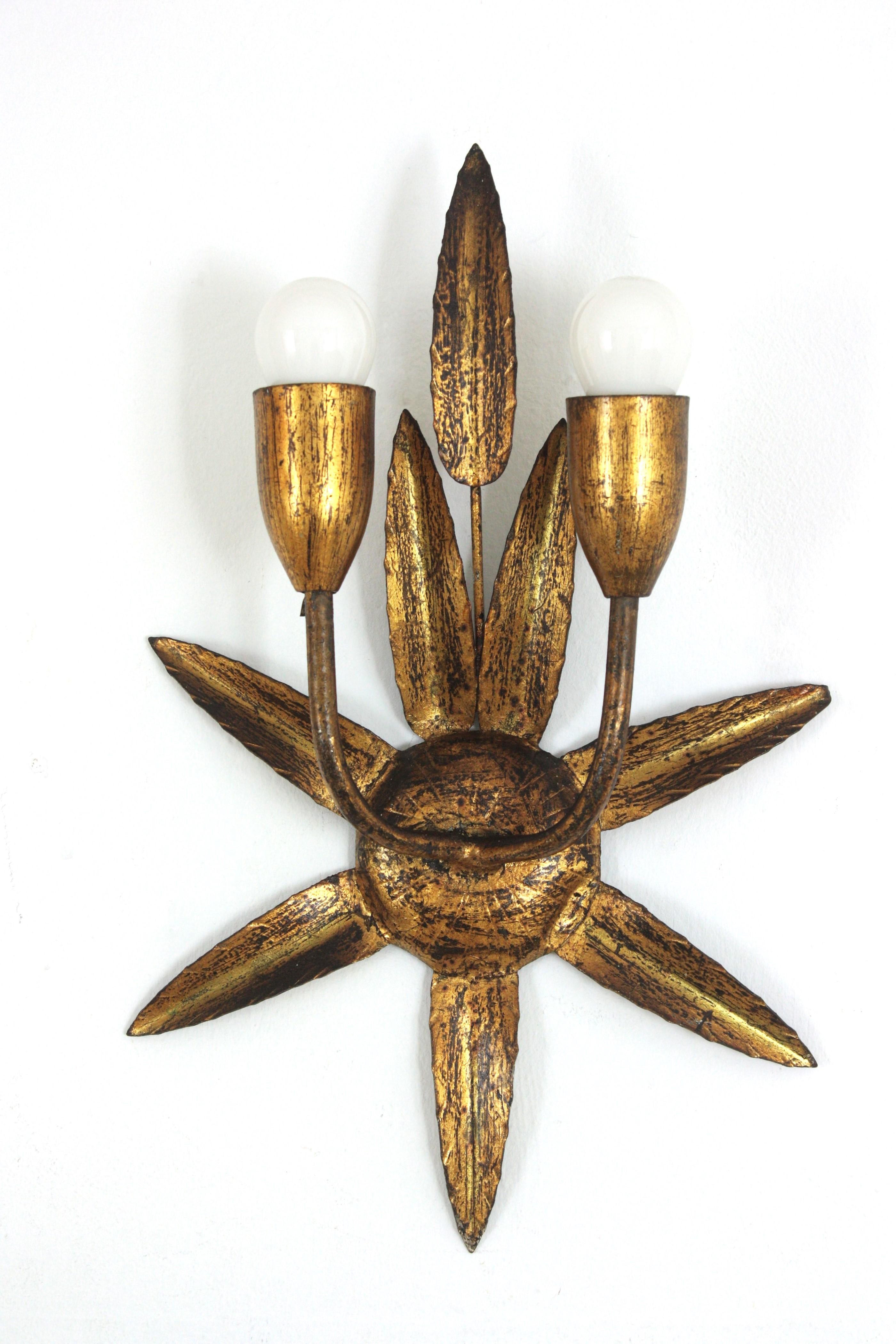 Spanish Gilt Iron Wall Sconce with Foliage Design and Starburst Backplate, 1950s For Sale 5