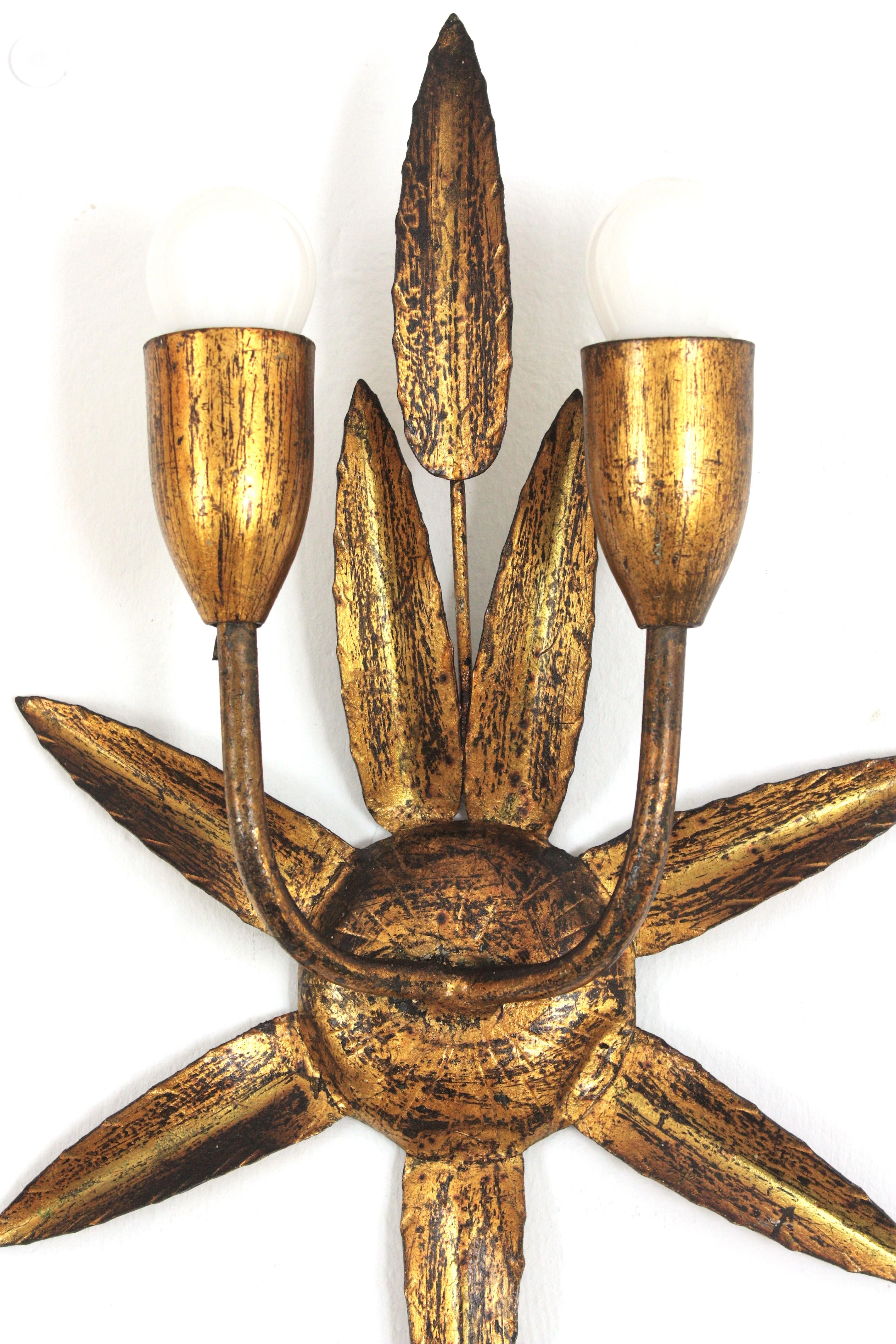 Hollywood Regency Spanish Gilt Iron Wall Sconce with Foliage Design and Starburst Backplate, 1950s For Sale