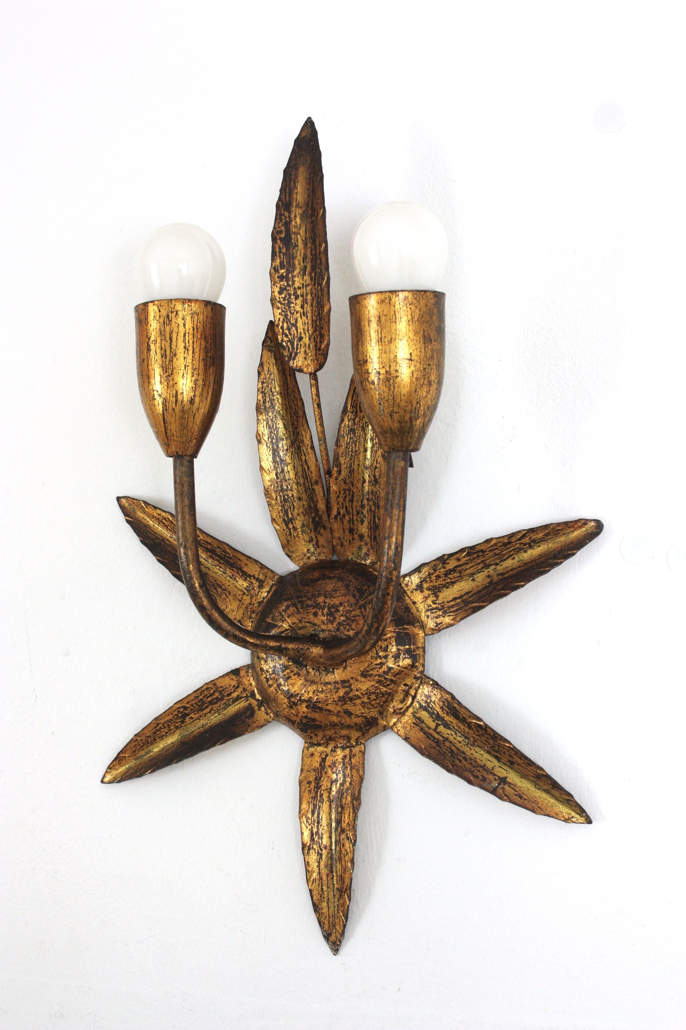 Spanish Gilt Iron Wall Sconce with Foliage Design and Starburst Backplate, 1950s For Sale 1