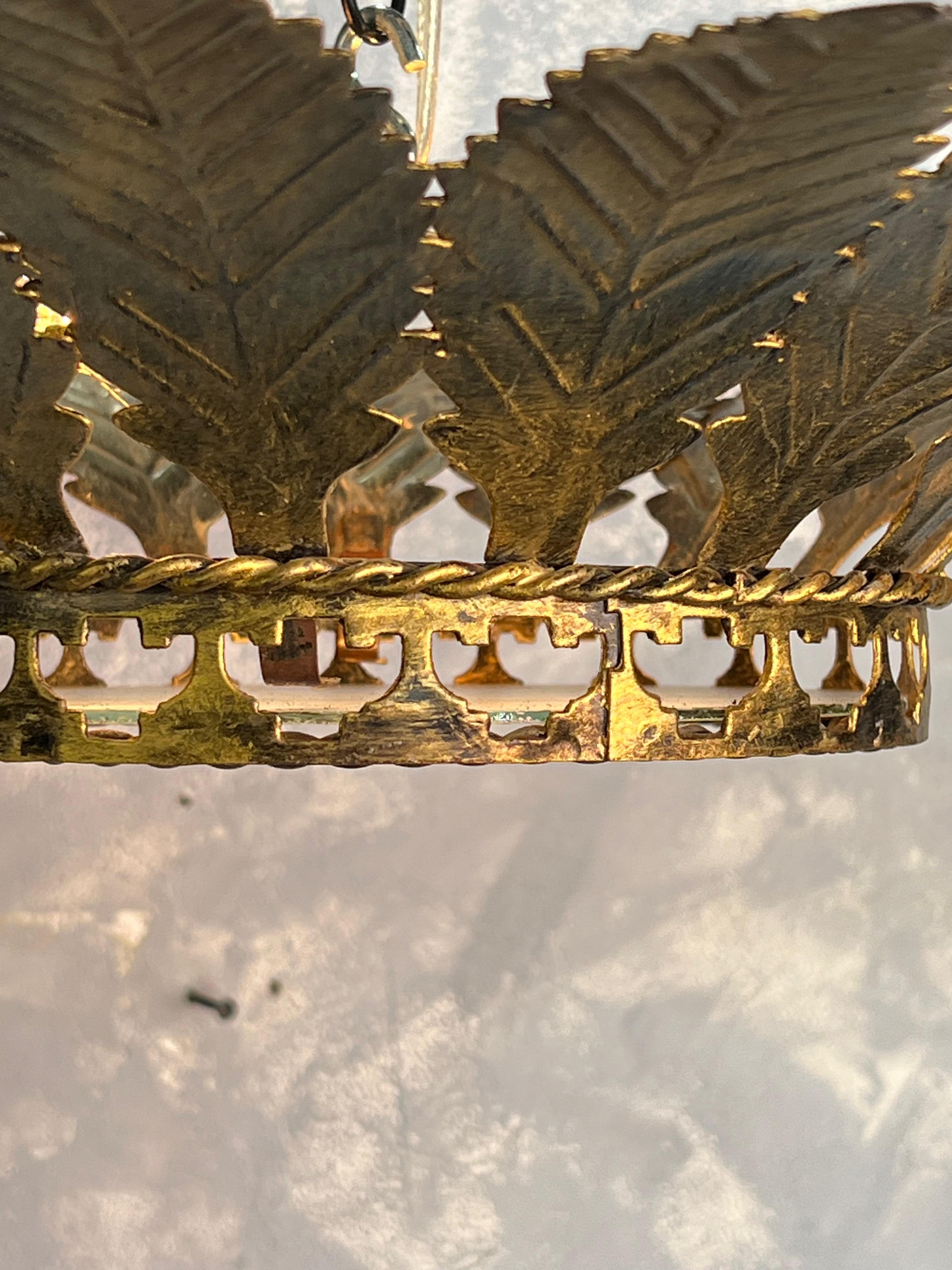 Mid-20th Century Spanish Gilt Metal Ceiling Fixture with Feathered Leaves For Sale