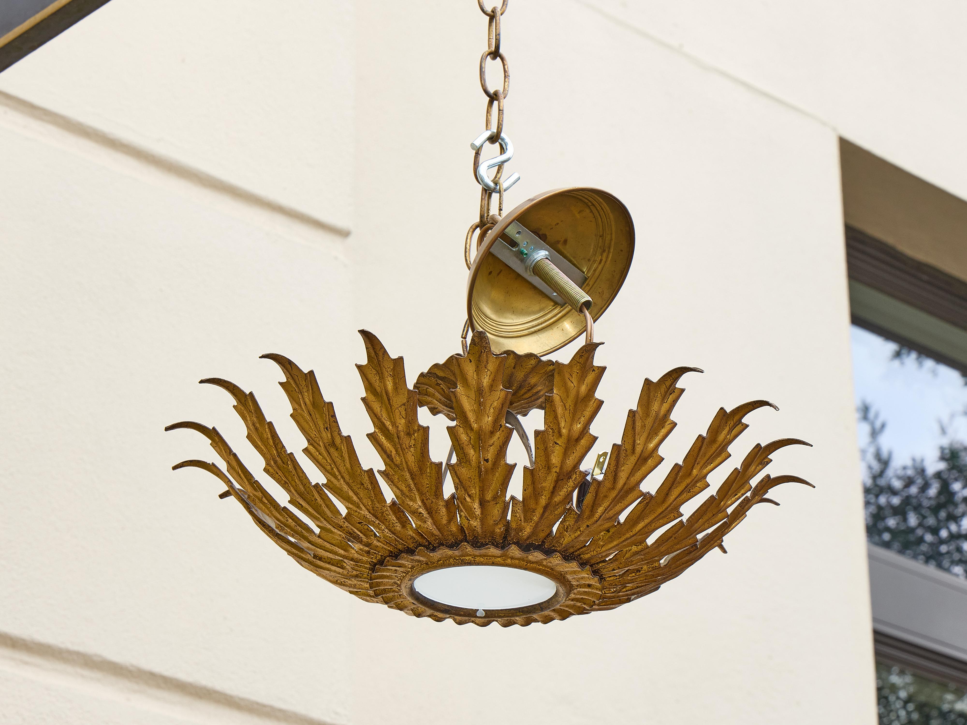 Espagnol Luminaire espagnol en métal doré avec verre dépoli, vers 1950-1960 en vente