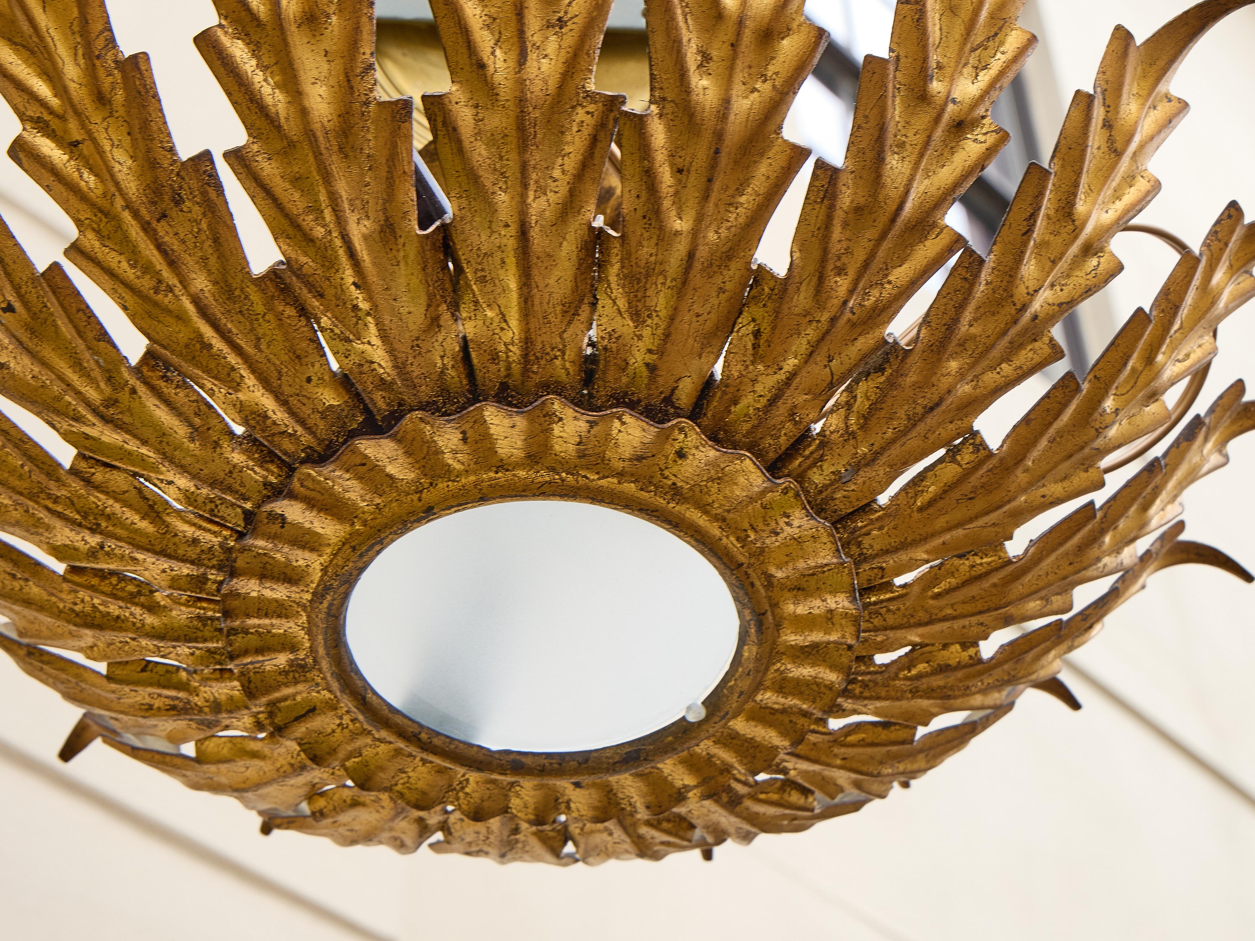 Métal Luminaire espagnol en métal doré avec verre dépoli, vers 1950-1960 en vente