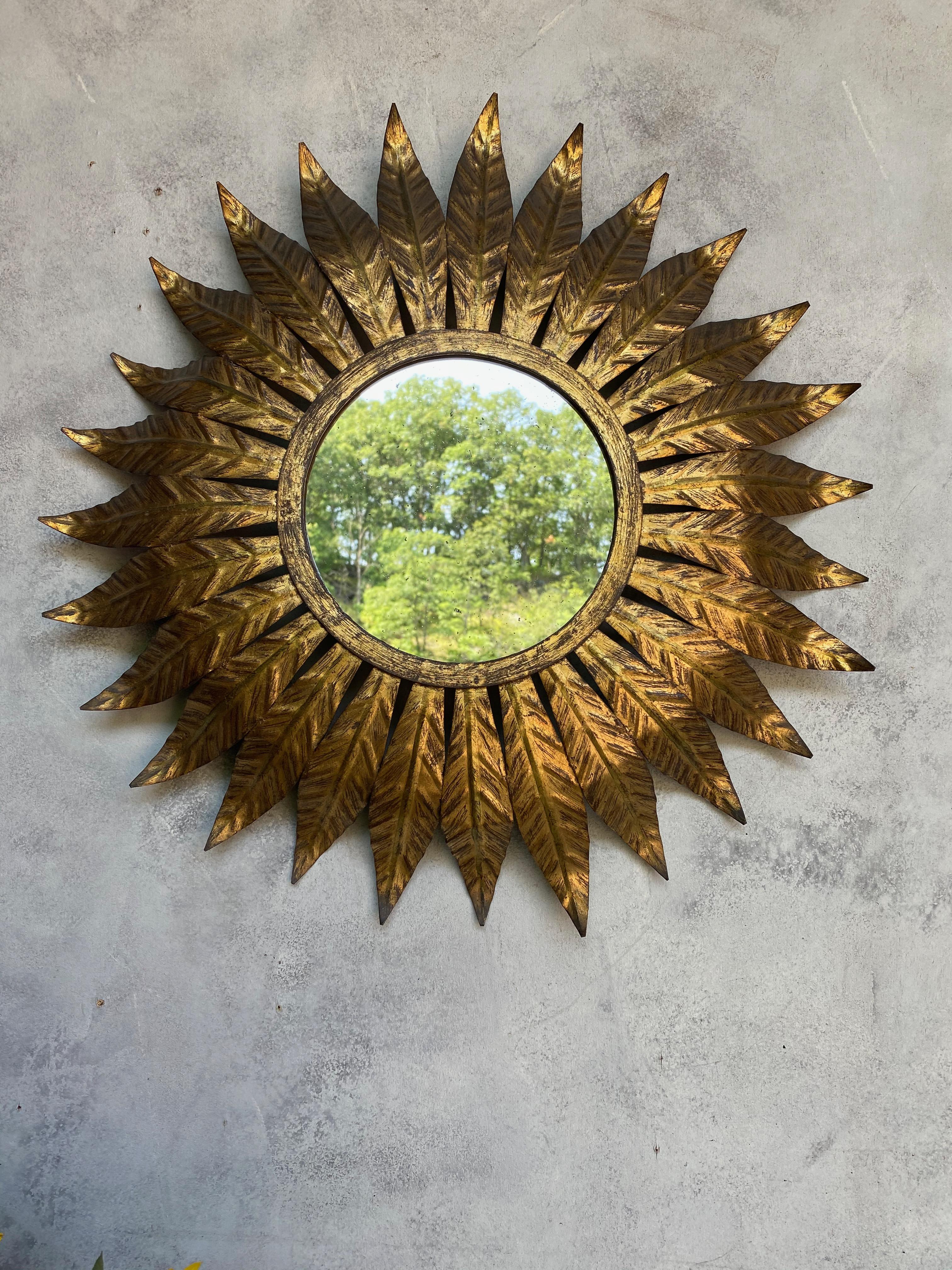 Round Spanish Gilt Metal Sunburst Mirror With Large Radiating Leaves For Sale 1