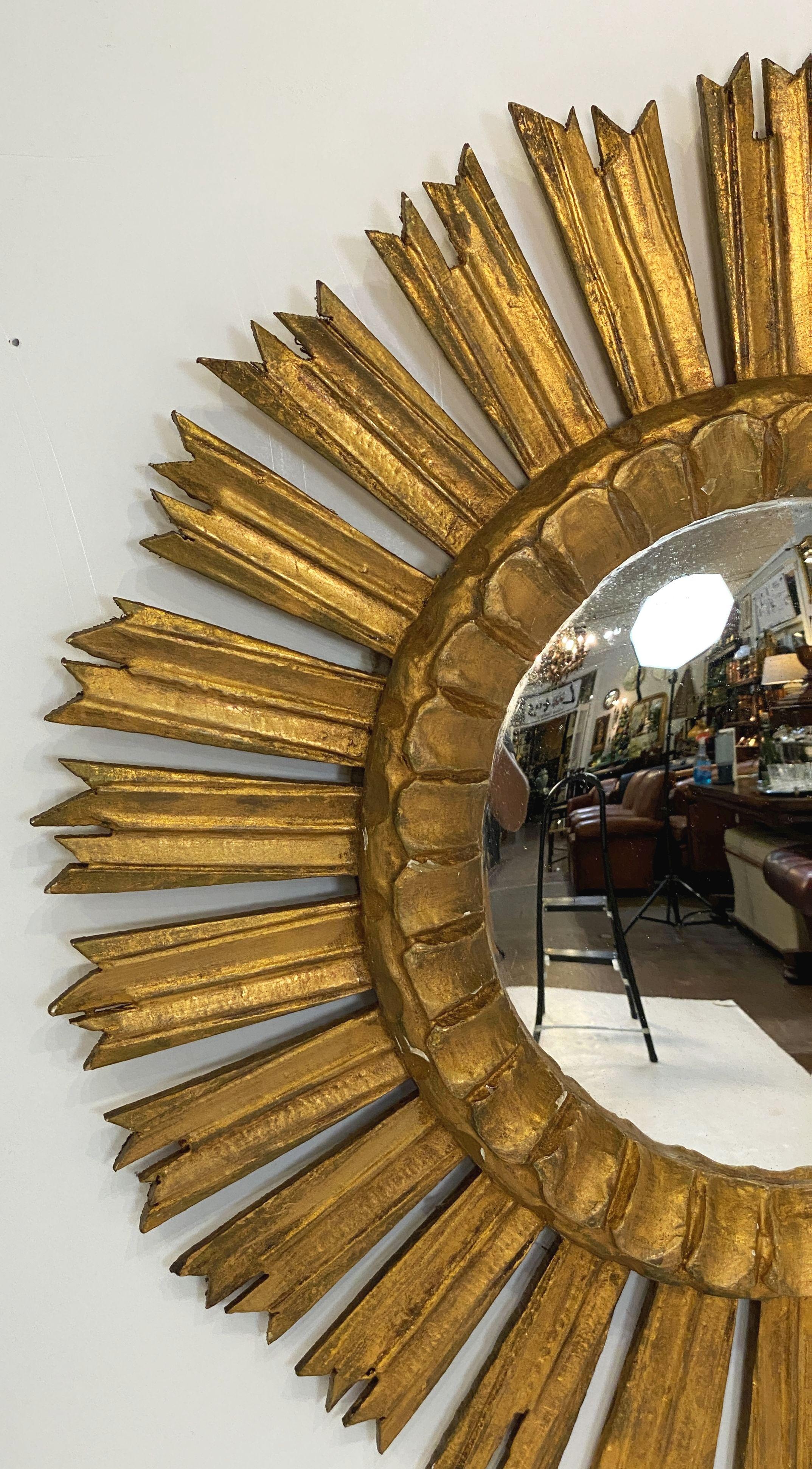 Miroir convexe doré espagnol Sunburst ou Starburst (diamètre 21) Bon état - En vente à Austin, TX