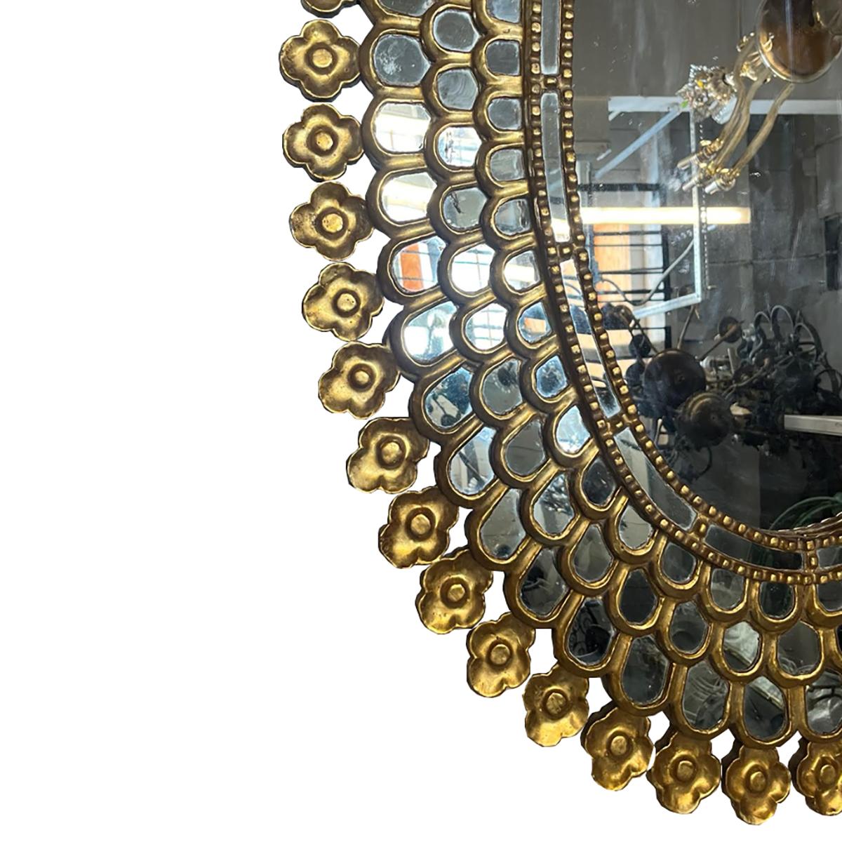 Espagnol Miroir espagnol en bois doré en vente