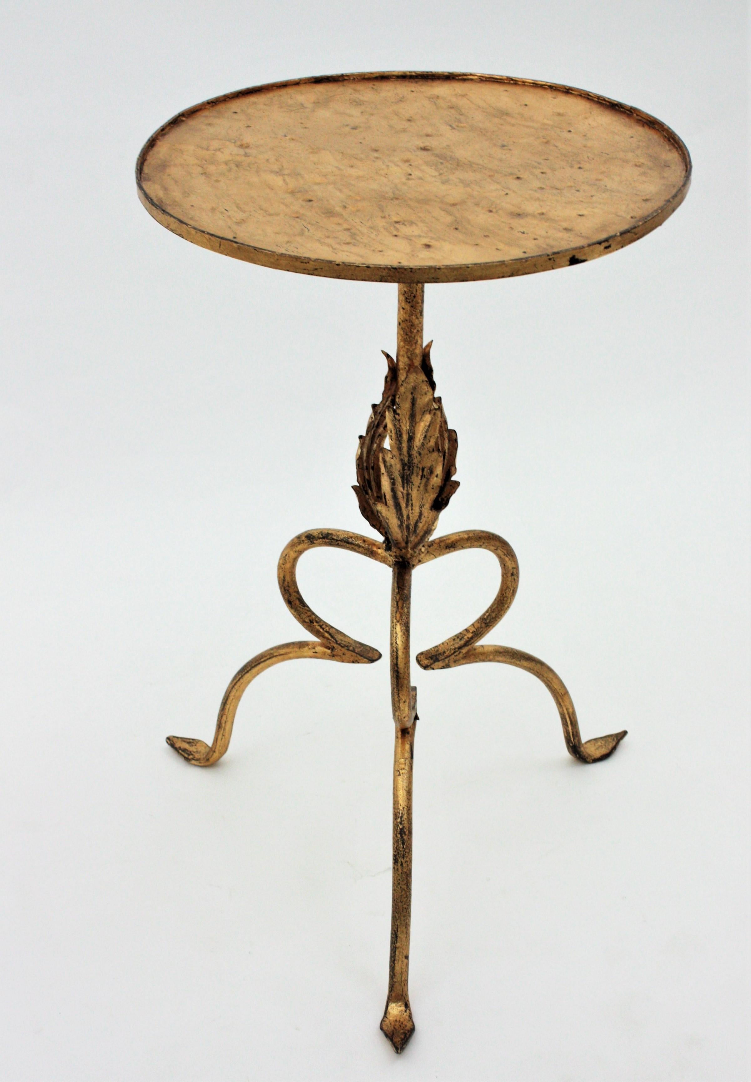 Spanish Gilt Wrought Iron Gueridon Drinks Table with Foliate Details, 1940s 4