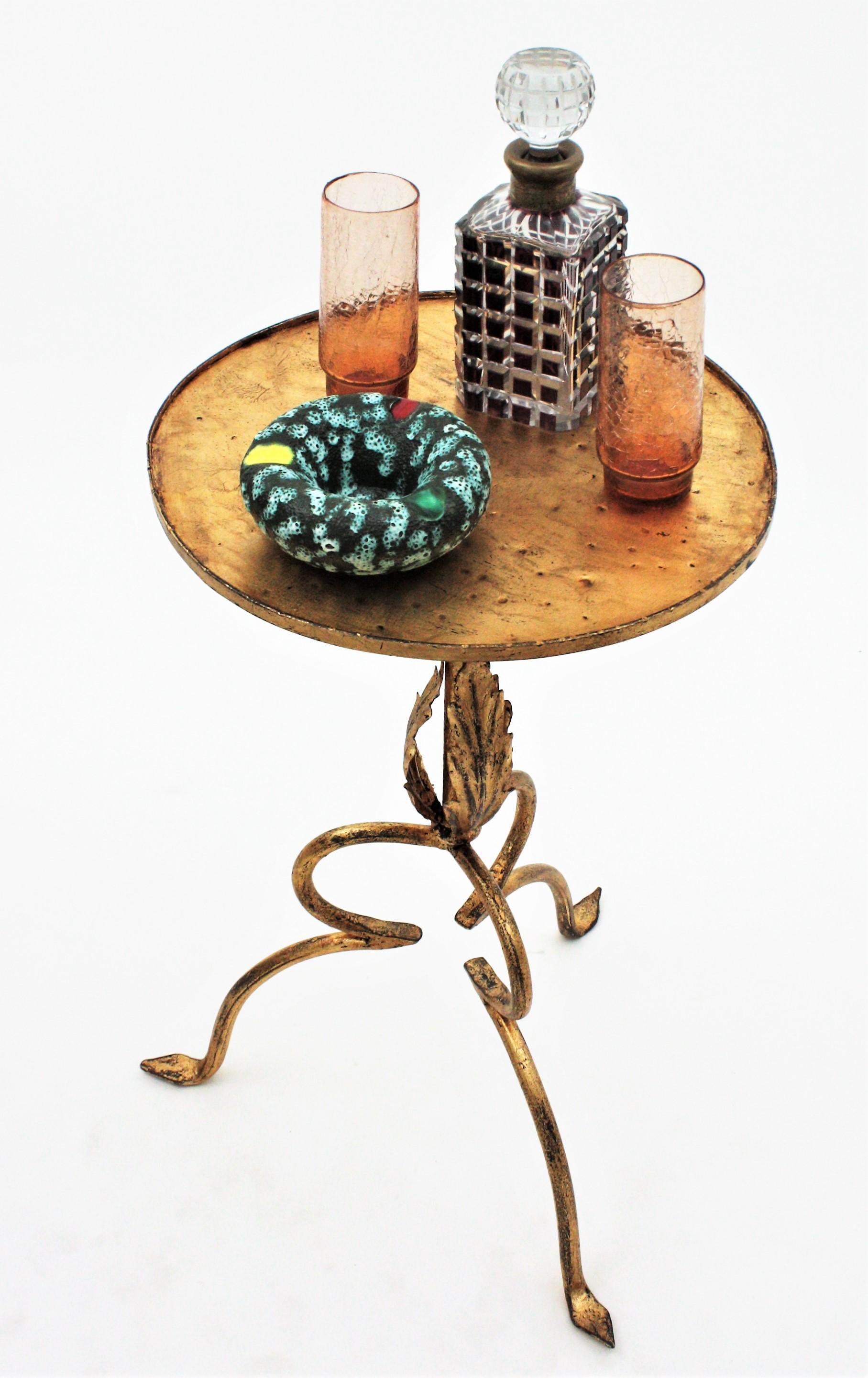 Mid-Century Modern Spanish Gilt Wrought Iron Gueridon Drinks Table with Foliate Details, 1940s