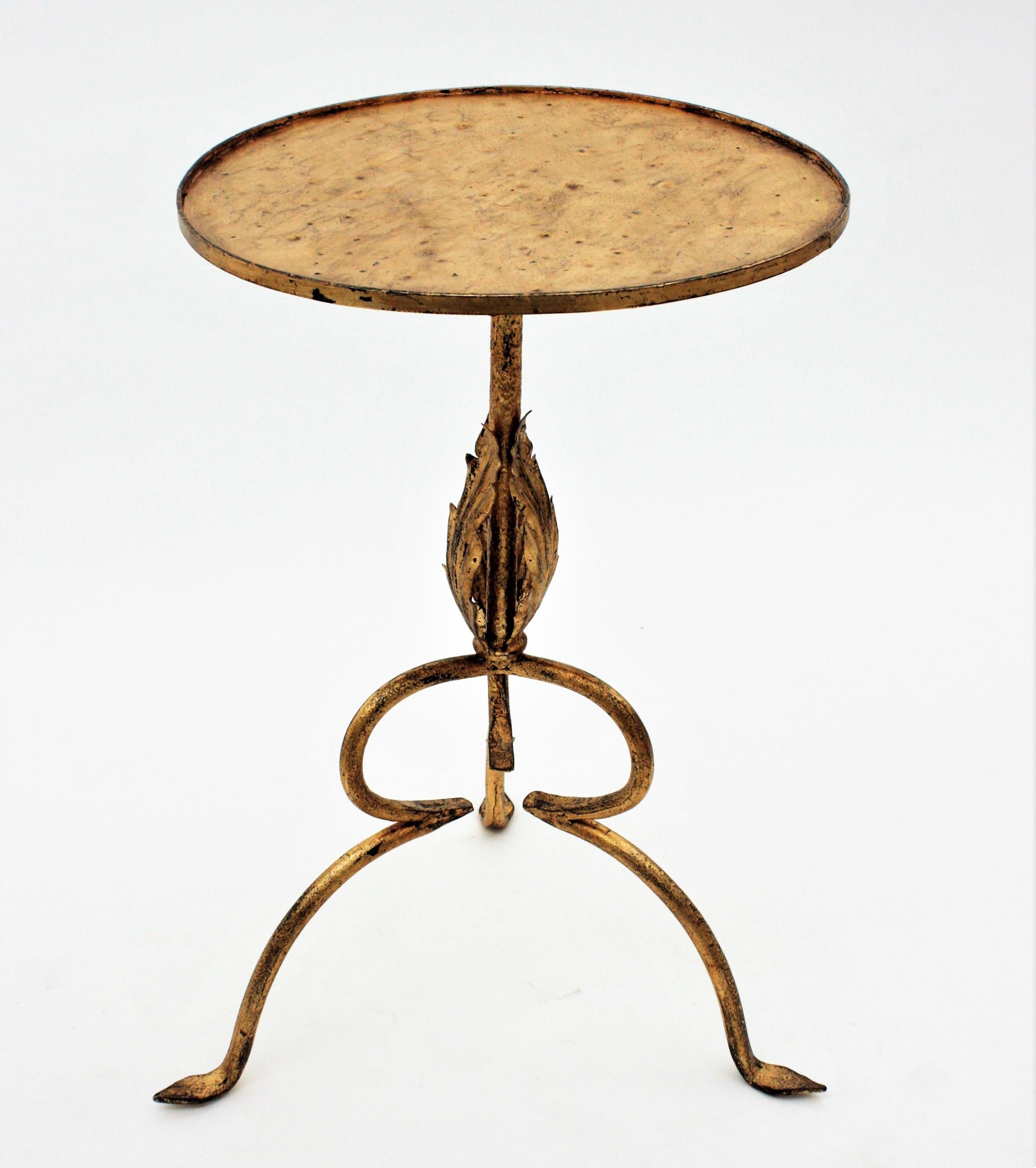 Hammered Spanish Gilt Wrought Iron Gueridon Drinks Table with Foliate Details, 1940s