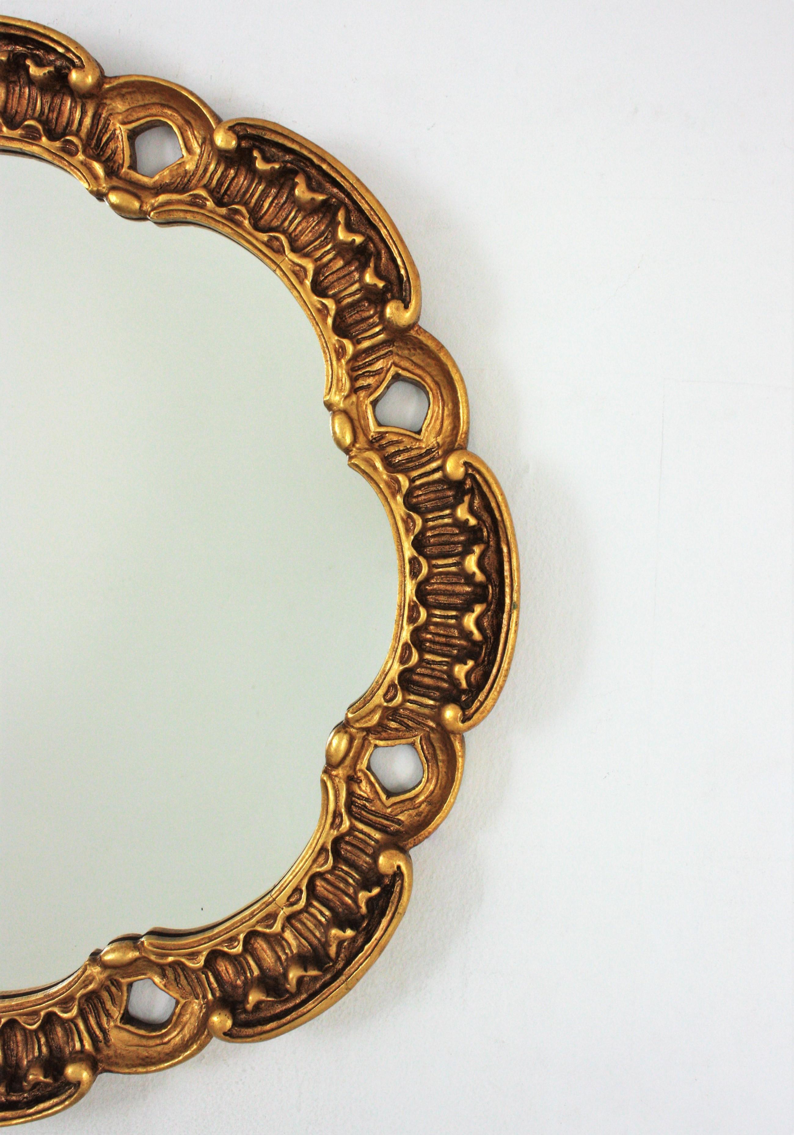Spanish Gilt Carved Wood Round Mirror by Francisco Hurtado  For Sale 2
