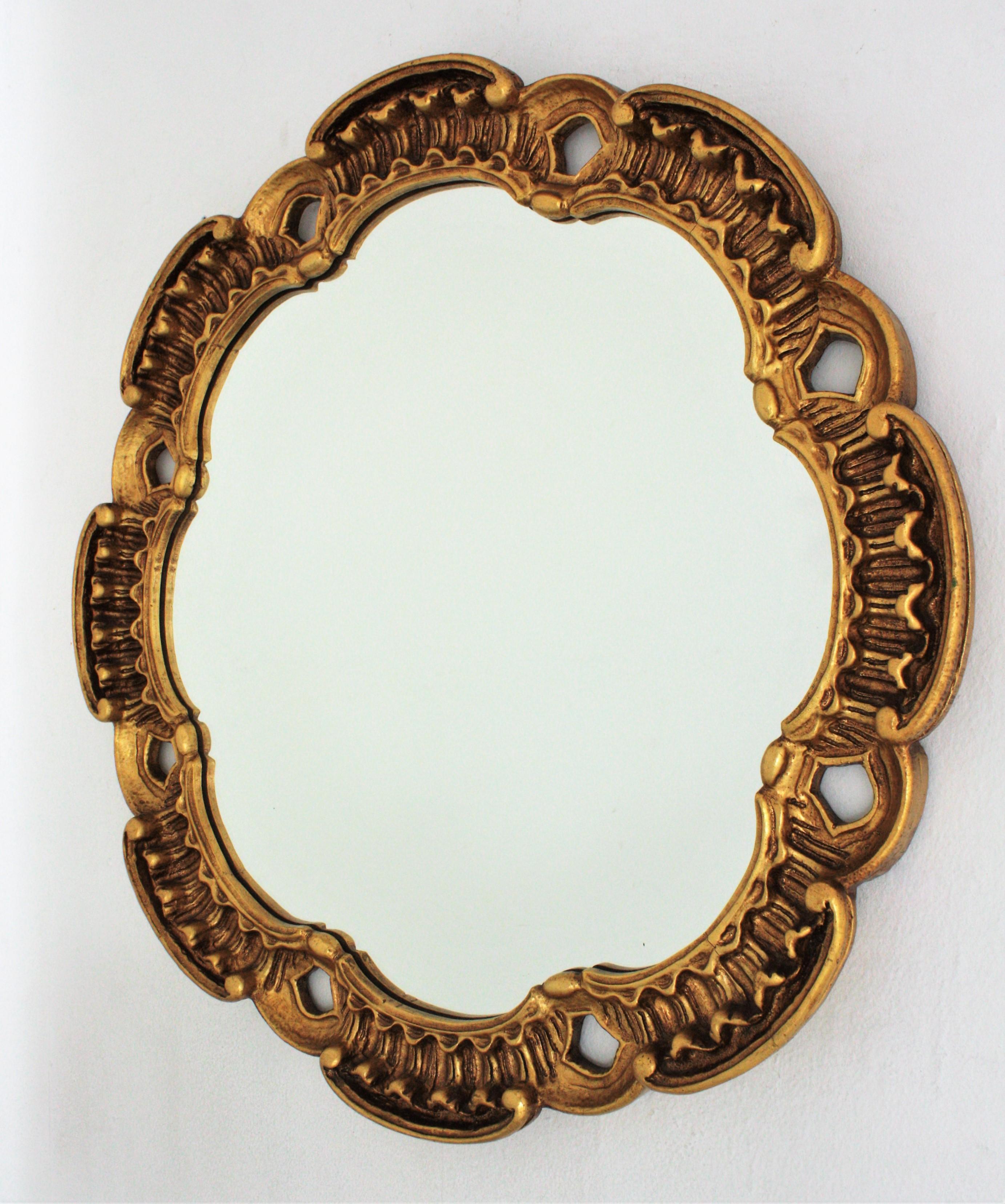 Spanish Gilt Carved Wood Round Mirror by Francisco Hurtado  For Sale 3