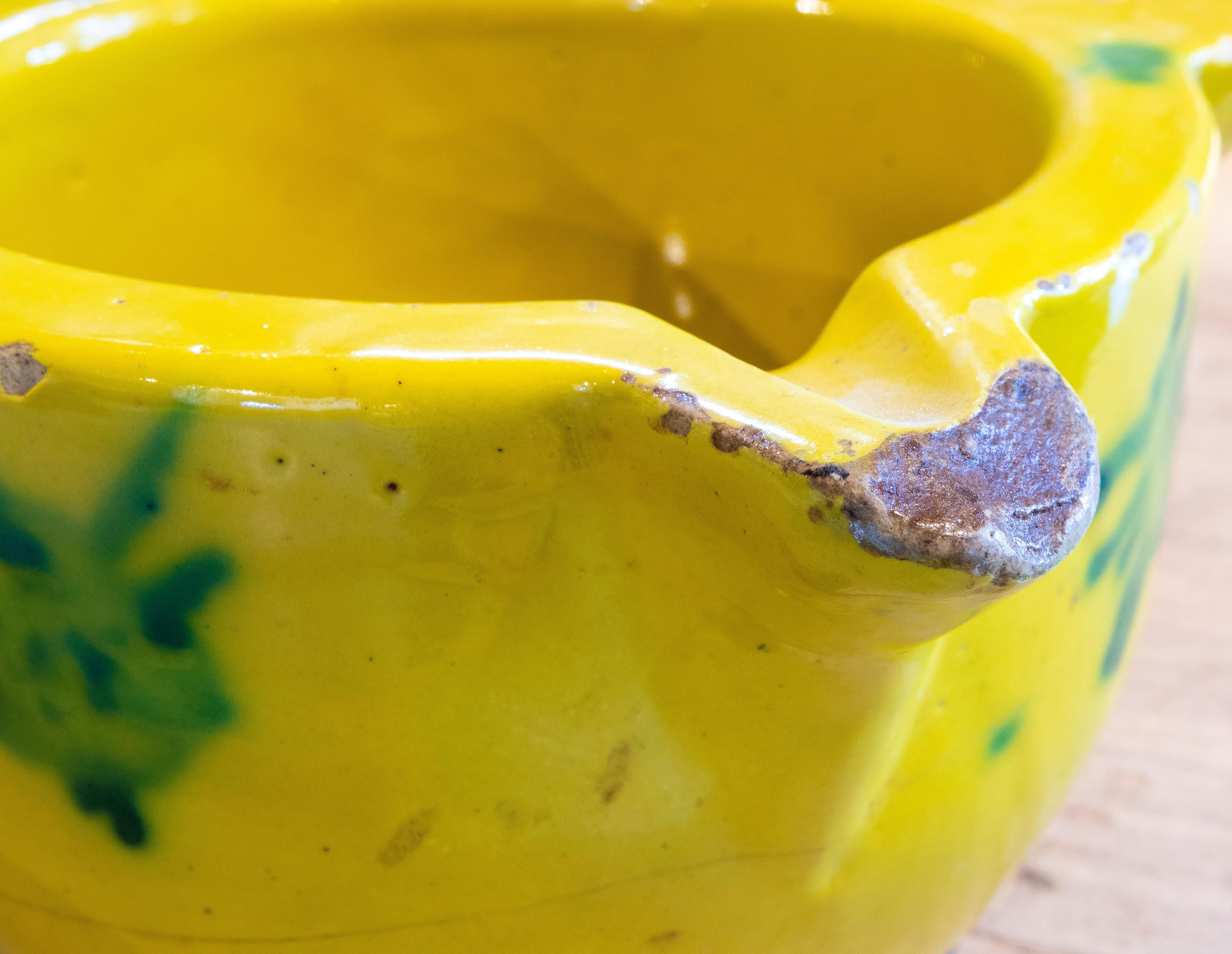 Spanischer glasierter Keramikmörser in gelber und grüner Farbe im Angebot 6