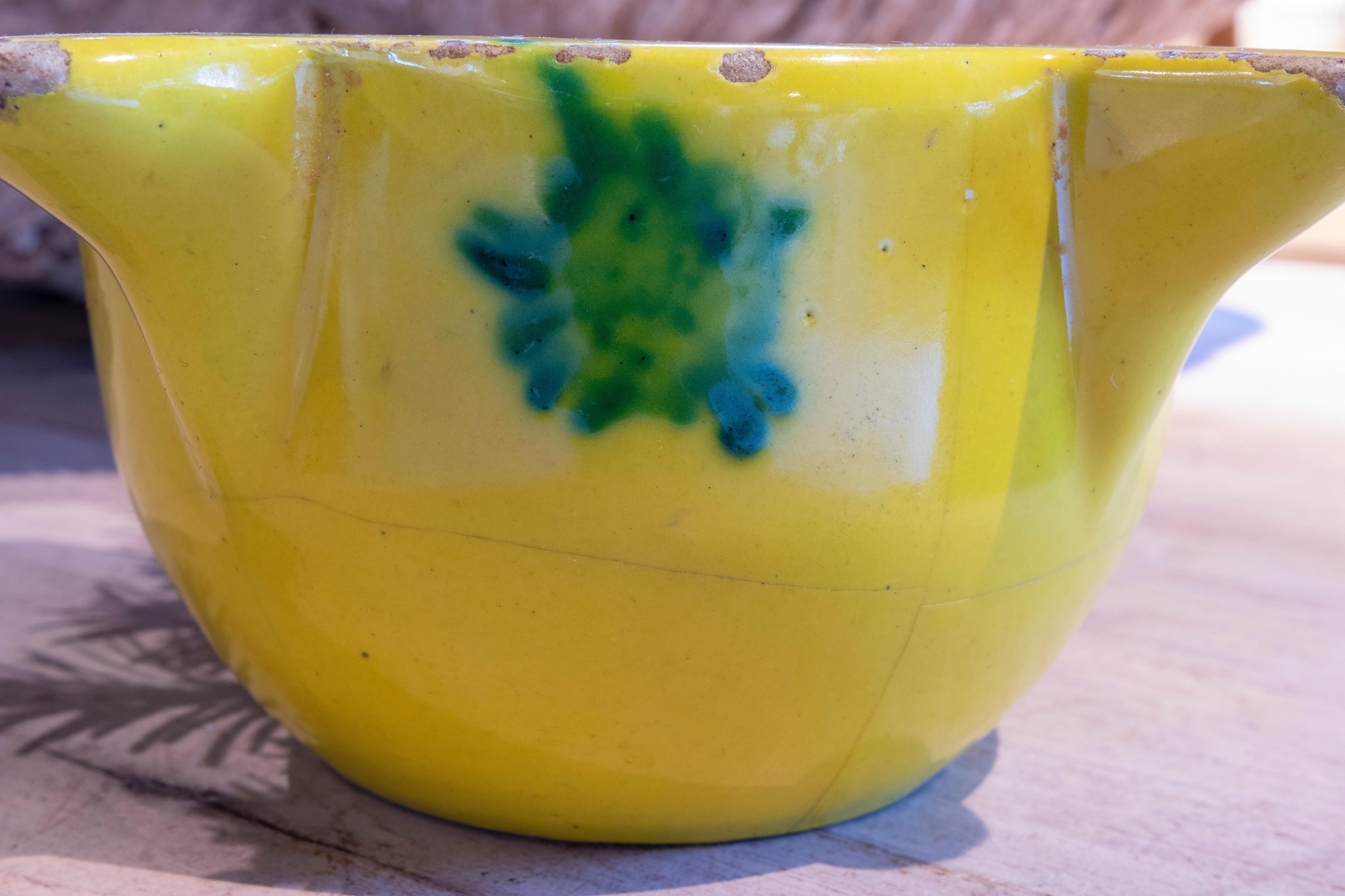 Spanischer glasierter Keramikmörser in gelber und grüner Farbe im Angebot 8