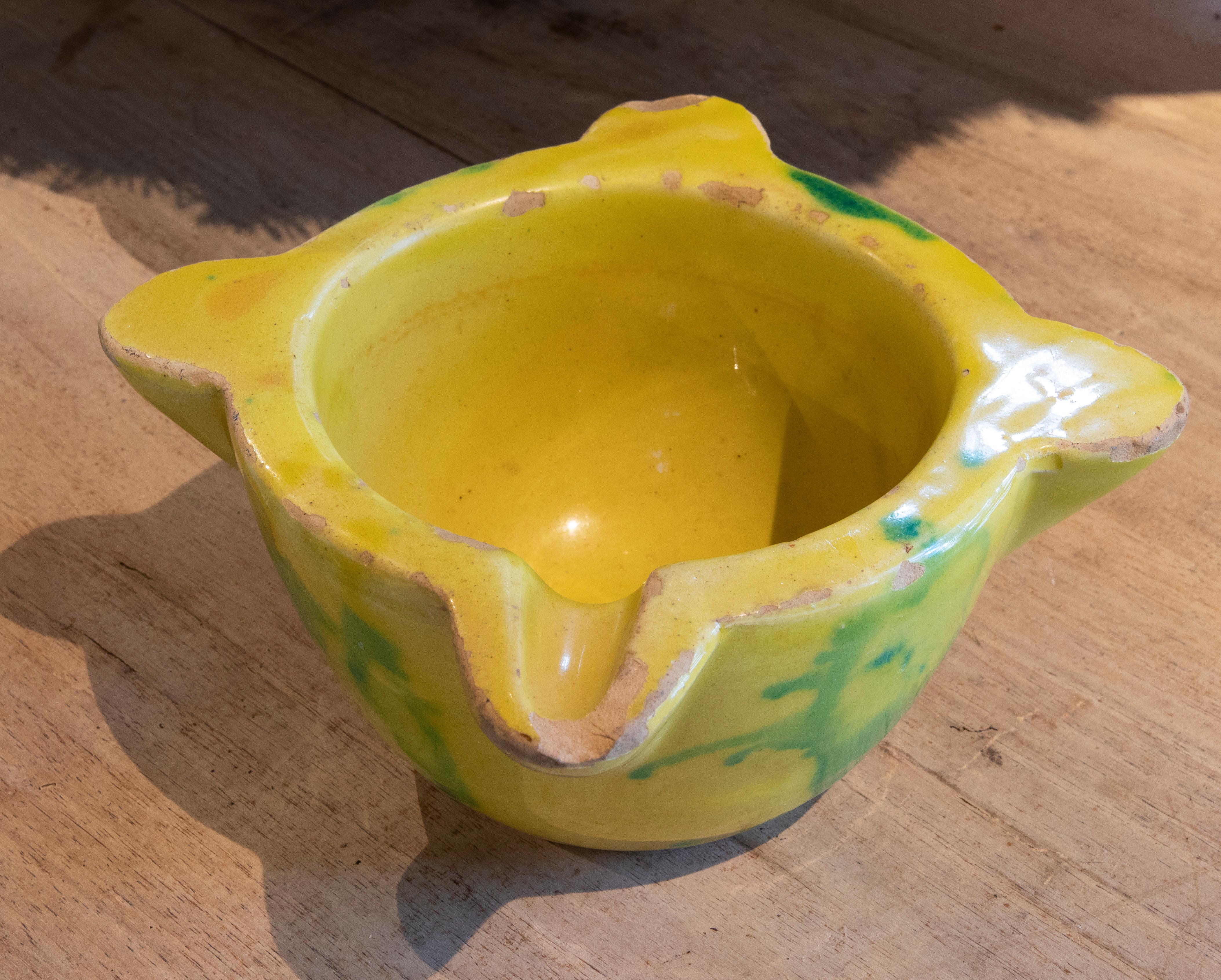 Espagnol Mortar espagnol en céramique émaillée de couleur jaune et verte en vente