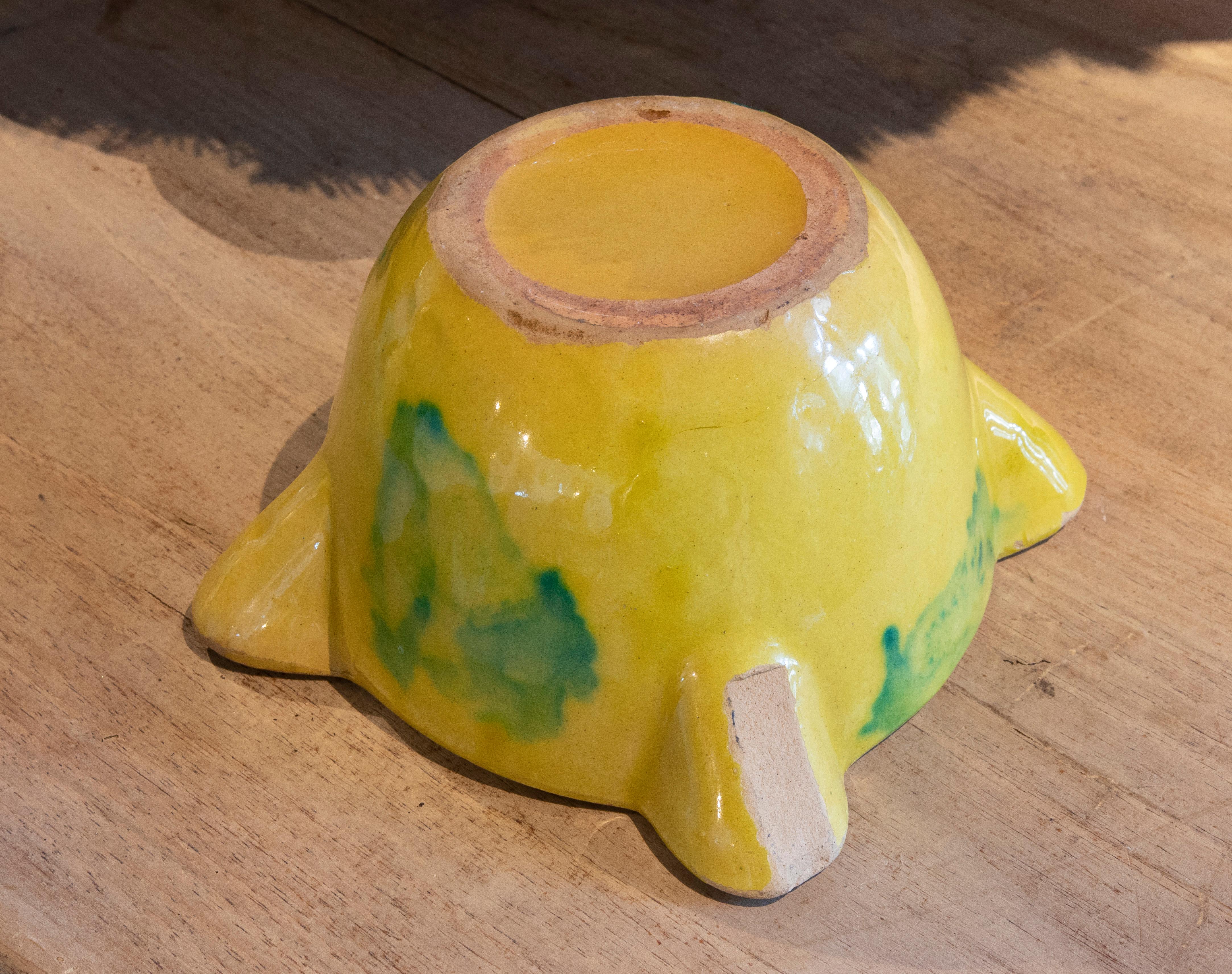 20ième siècle Mortar espagnol en céramique émaillée de couleur jaune et verte en vente